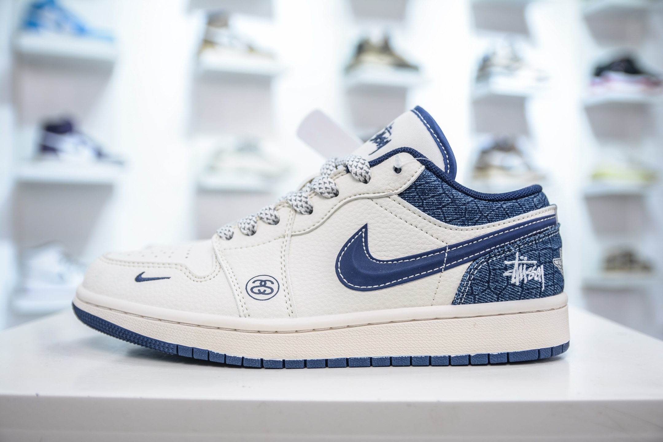 Air Jordan 1 Retro Low x Stussy 斯图西联名-白蓝牛仔立体勾 XS6086-562