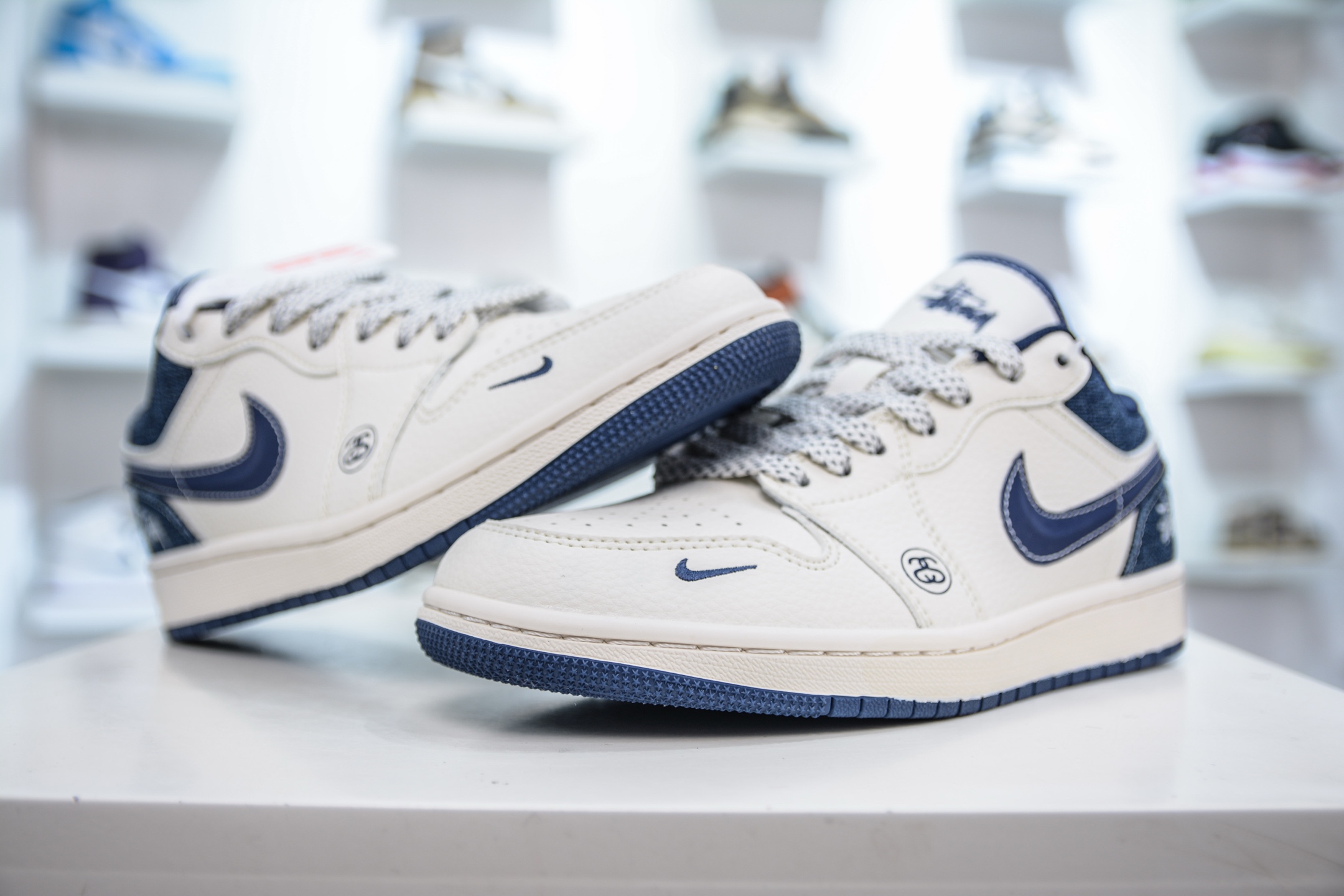 Air Jordan 1 Retro Low x Stussy 斯图西联名-白蓝牛仔立体勾 XS6086-562