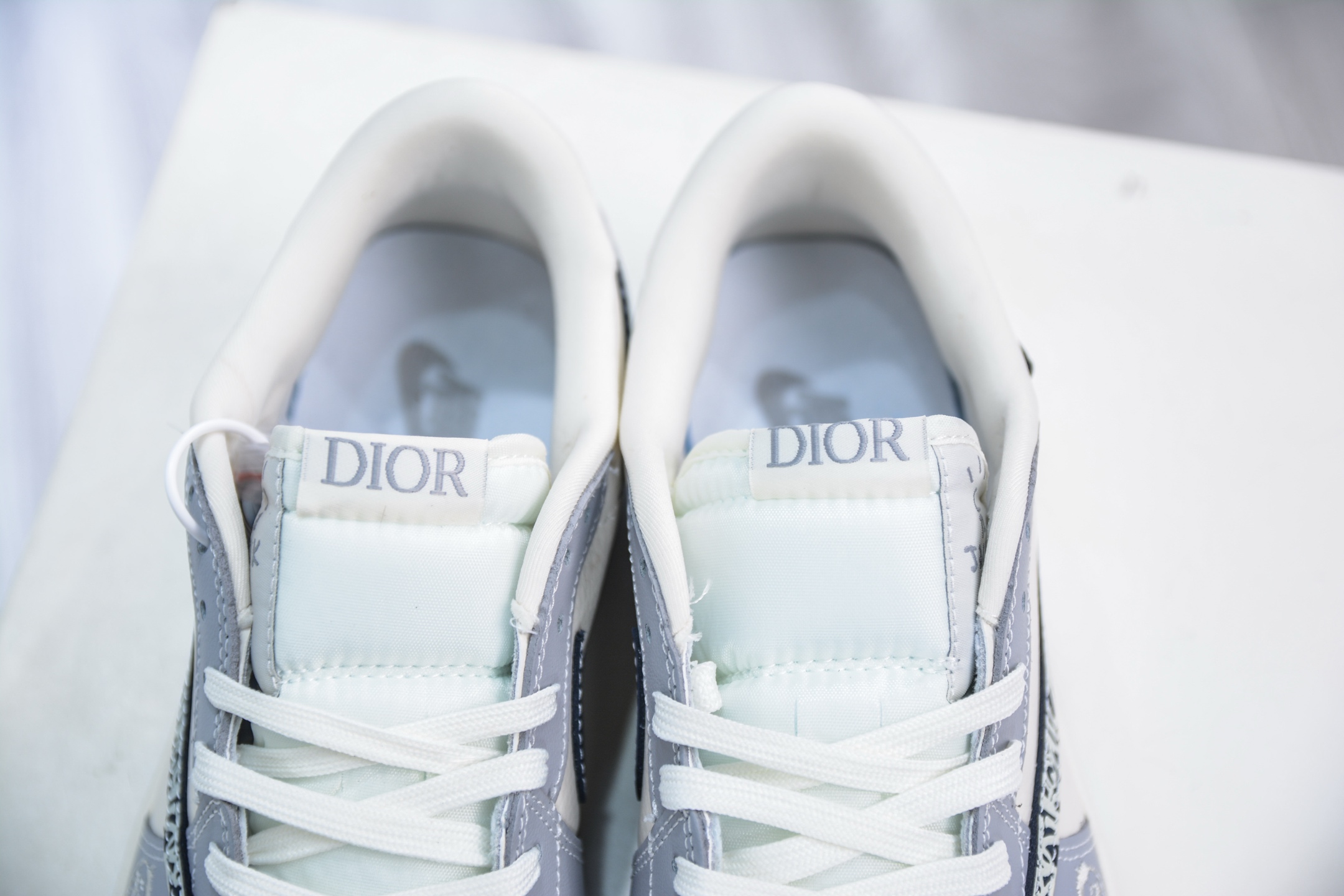 TS x Air Jordan AJ1 Low x DIOR 迪奥联名-米灰浮雕花纹 倒钩低帮联名定制配色 XS2024-023