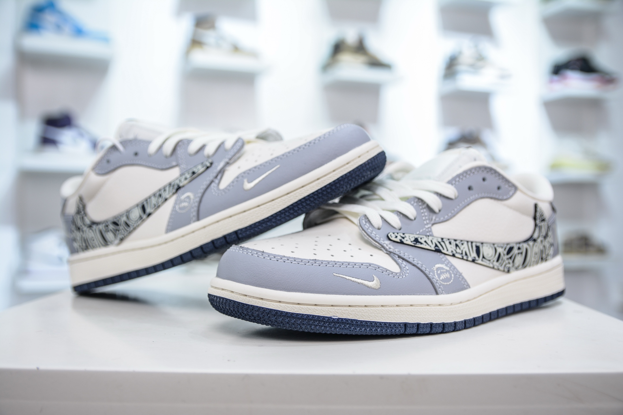 TS x Air Jordan AJ1 Low x DIOR 迪奥联名-米灰浮雕花纹 倒钩低帮联名定制配色 XS2024-023
