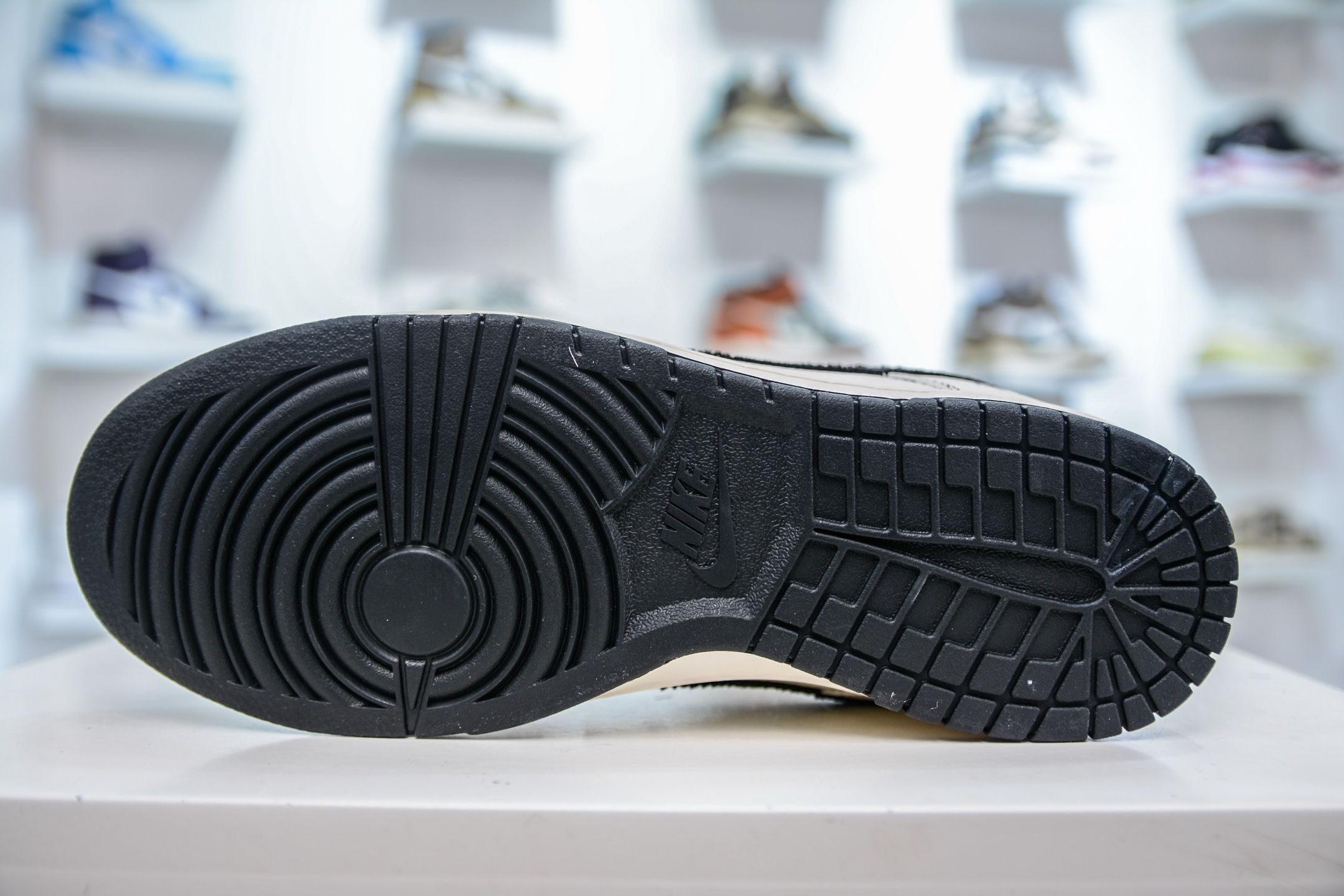 Nike SB Dunk Low x Louis Vuitton LV联名-白黑牛仔 FC1688-223