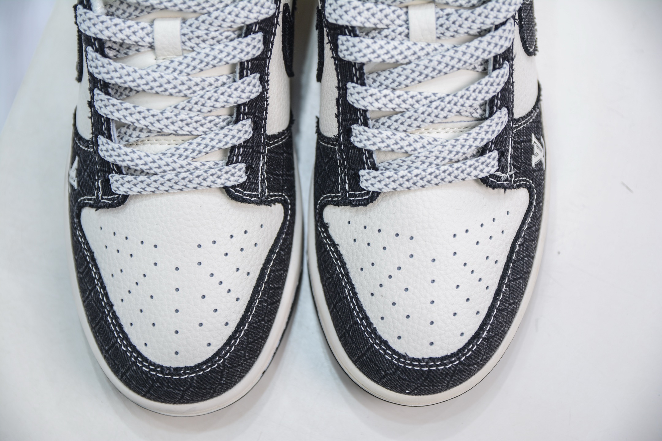 Nike SB Dunk Low x Louis Vuitton LV联名-白黑牛仔 FC1688-223
