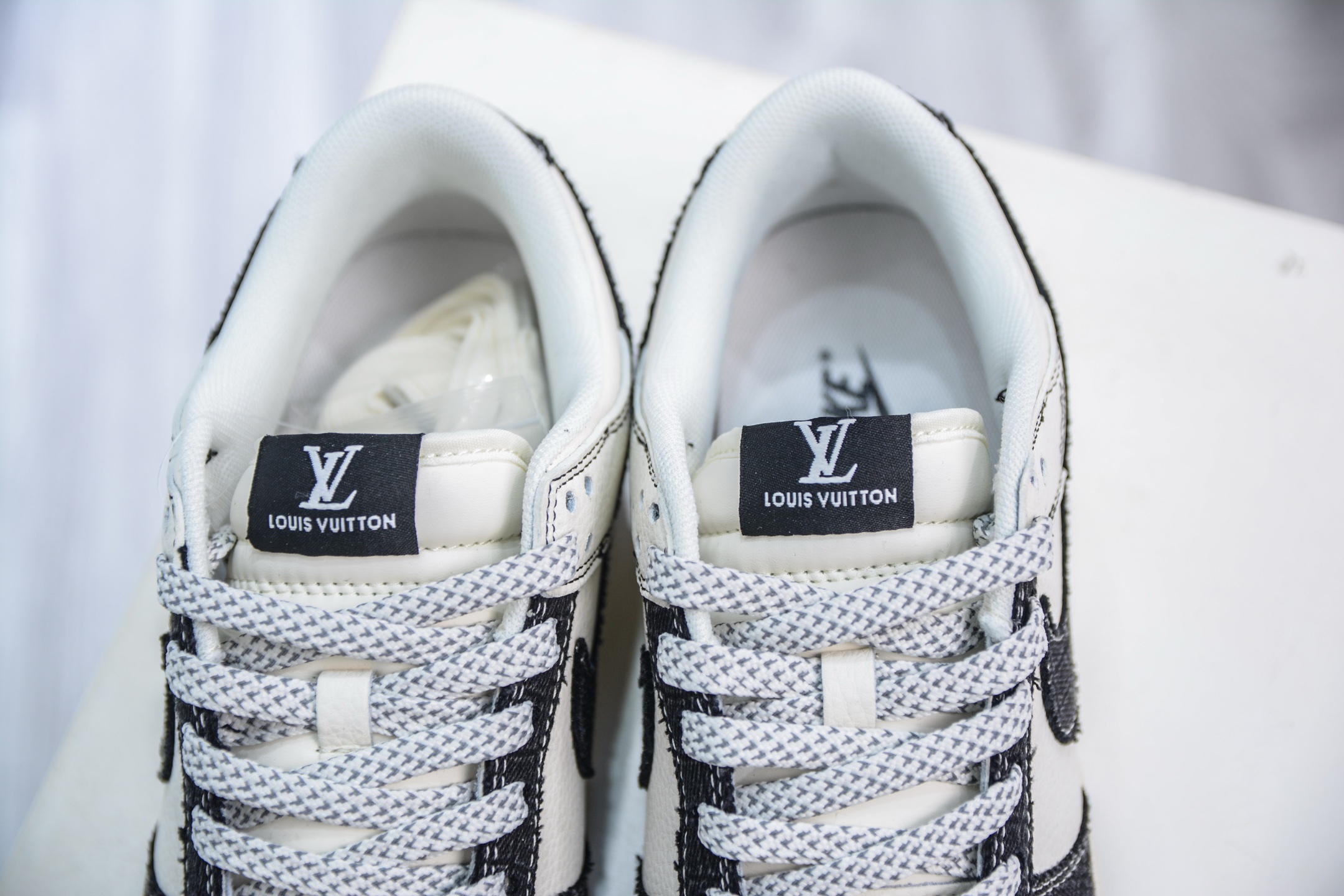 Nike SB Dunk Low x Louis Vuitton LV联名-白黑牛仔 FC1688-223