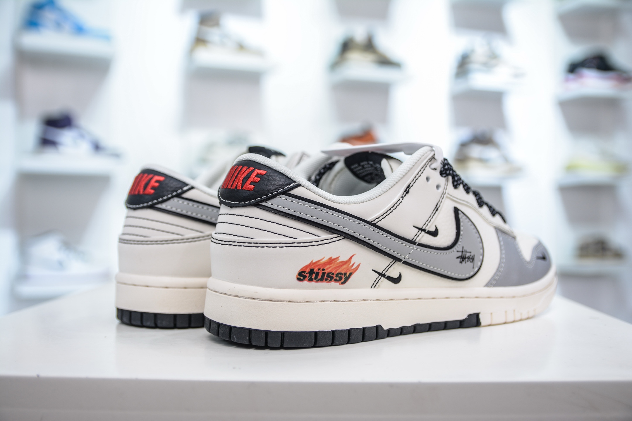 Nike SB Dunk Low x Stussy 斯图西联名-双拼黑灰 ZH2598-227