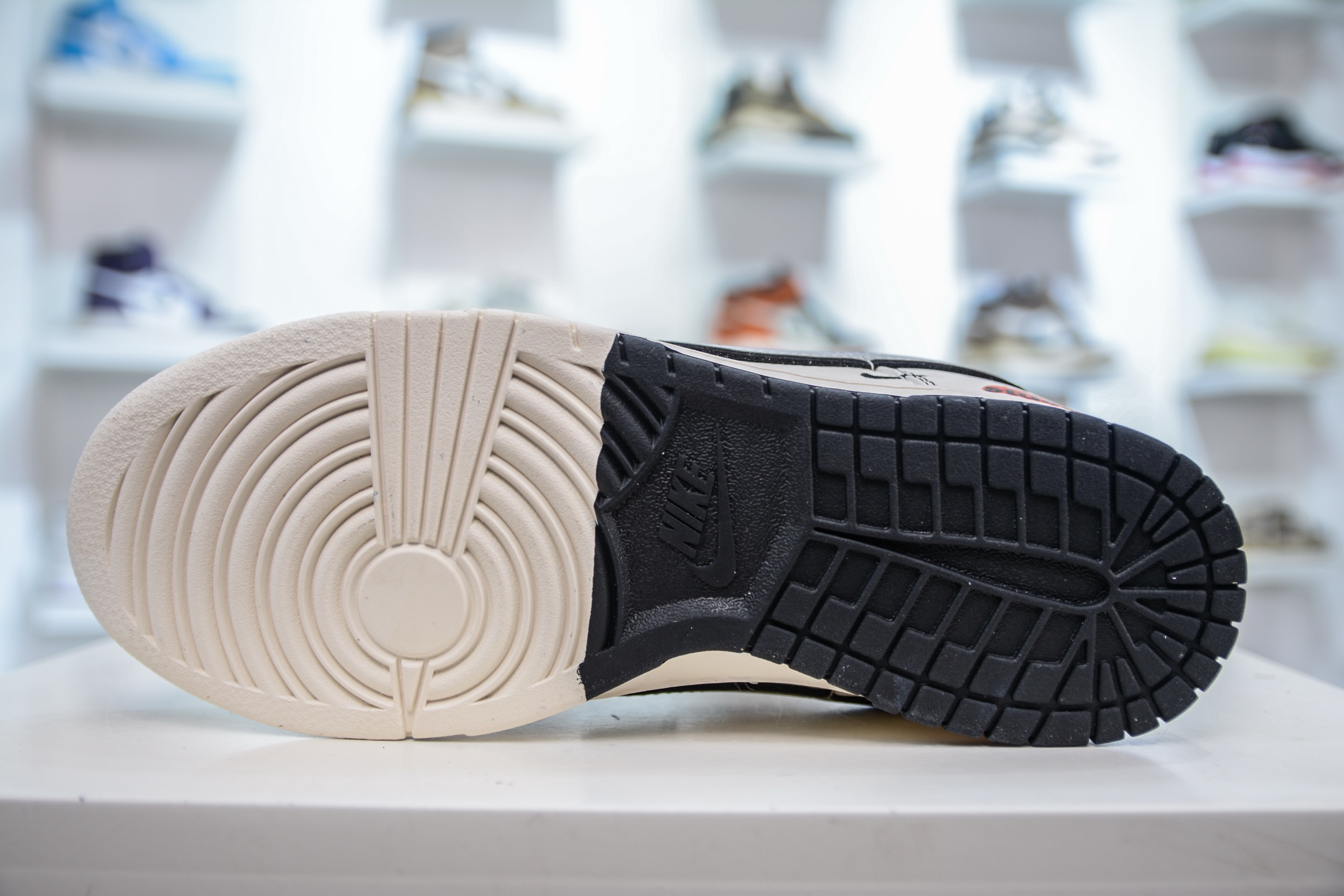 Nike SB Dunk Low x Stussy 斯图西联名-双拼黑灰 ZH2598-227