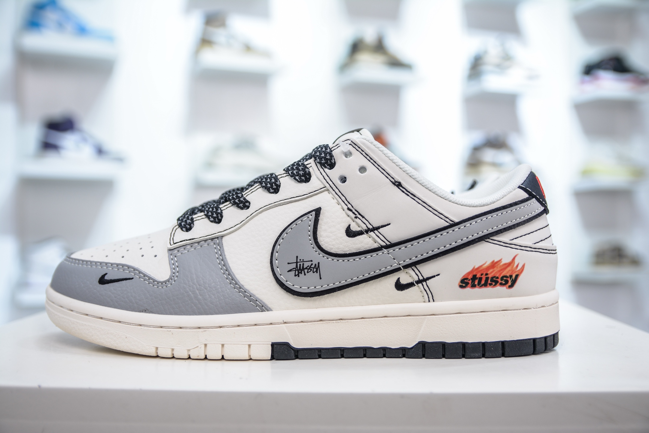 Nike SB Dunk Low x Stussy 斯图西联名-双拼黑灰 ZH2598-227