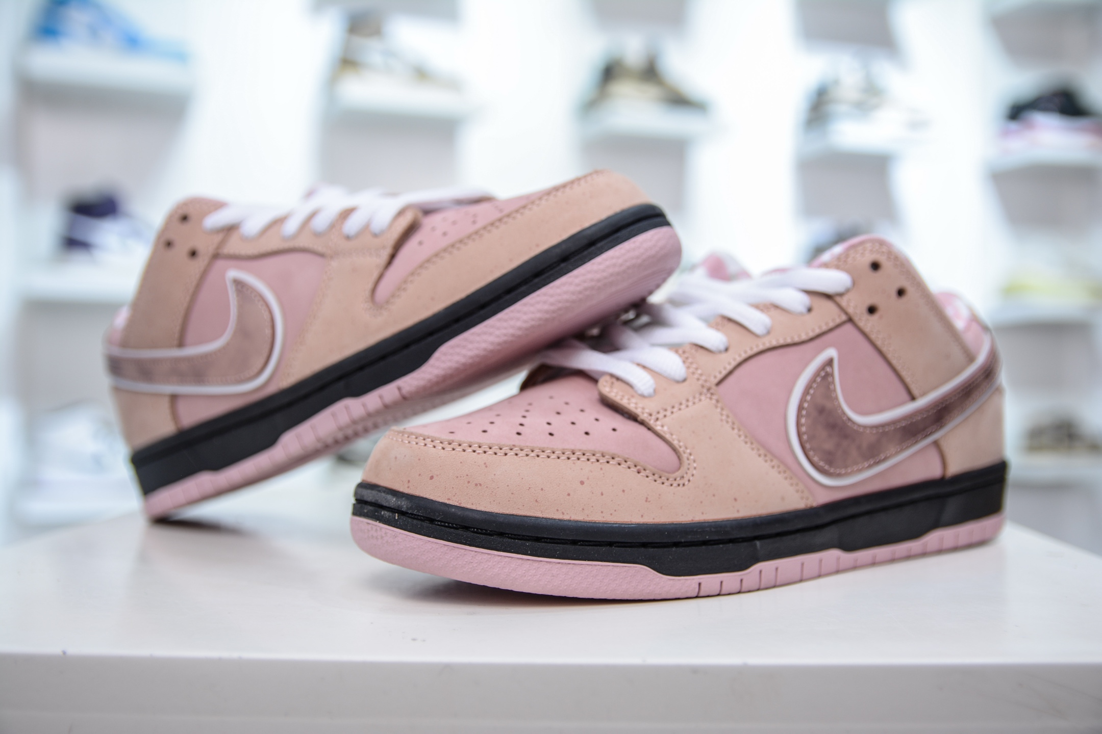 AY版 Tagzfootwear X Dunk SB Low 定制系列 淡粉配色 粉龙虾 BV1310-800