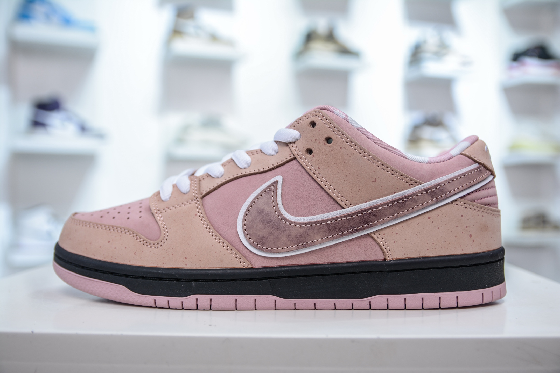 AY版 Tagzfootwear X Dunk SB Low 定制系列 淡粉配色 粉龙虾 BV1310-800