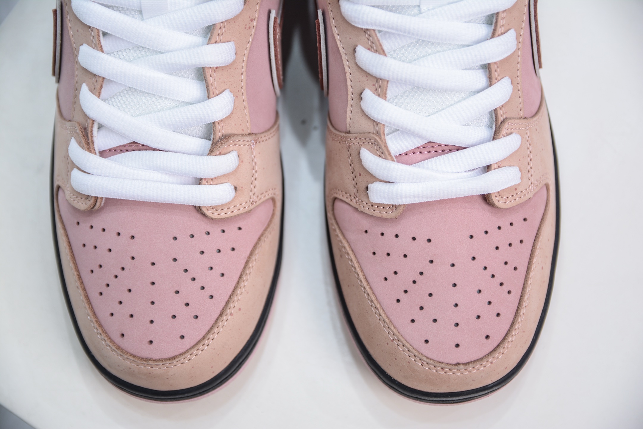 AY版 Tagzfootwear X Dunk SB Low 定制系列 淡粉配色 粉龙虾 BV1310-800