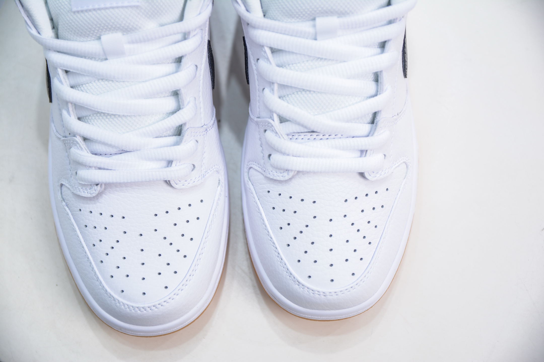 AY性价比 260 AY纯原 多版本供应 AY性价比 NK SB Dunk Low Pro lso ”White Gum” 白黑生胶 CD2563-101