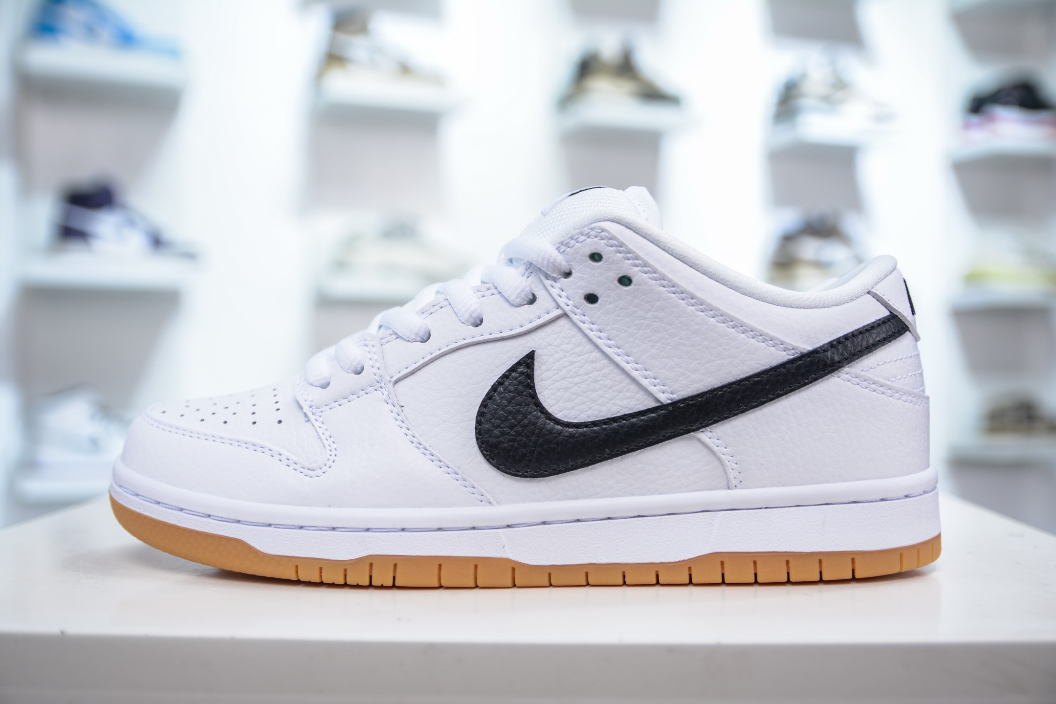 AY性价比 260 AY纯原 多版本供应 AY性价比 NK SB Dunk Low Pro lso ”White Gum” 白黑生胶 CD2563-101