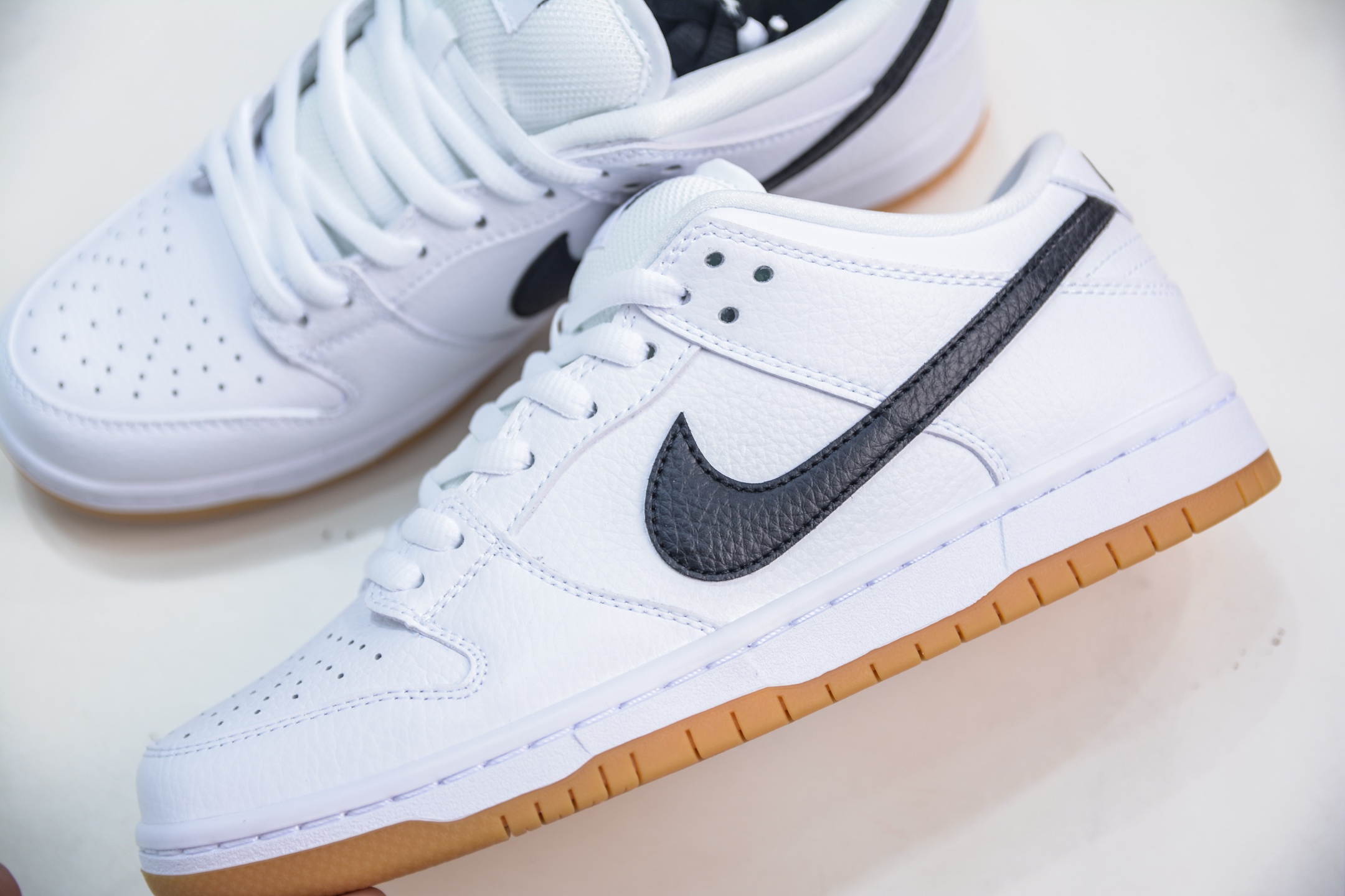 AY性价比 260 AY纯原 多版本供应 AY性价比 NK SB Dunk Low Pro lso ”White Gum” 白黑生胶 CD2563-101