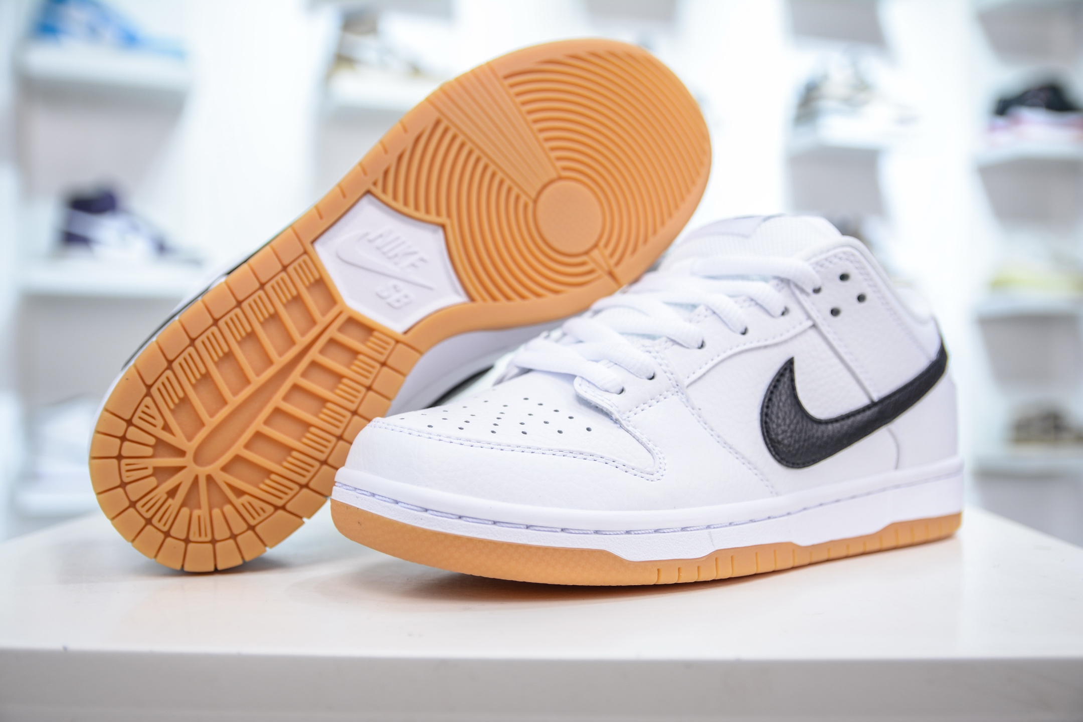 AY性价比 260 AY纯原 多版本供应 AY性价比 NK SB Dunk Low Pro lso ”White Gum” 白黑生胶 CD2563-101
