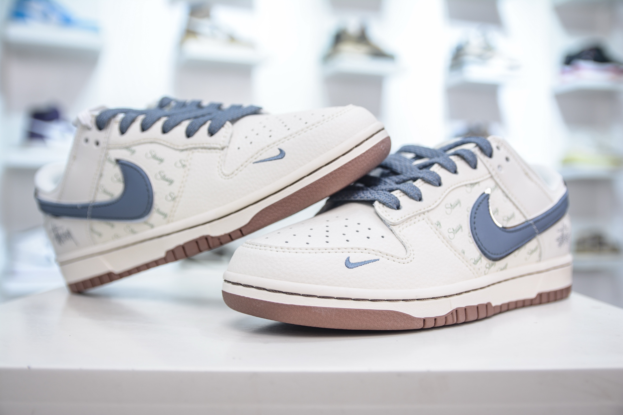 Nike SB Dunk Low x Stussy 斯图西联名-白浅蓝棕 ZH2598-247