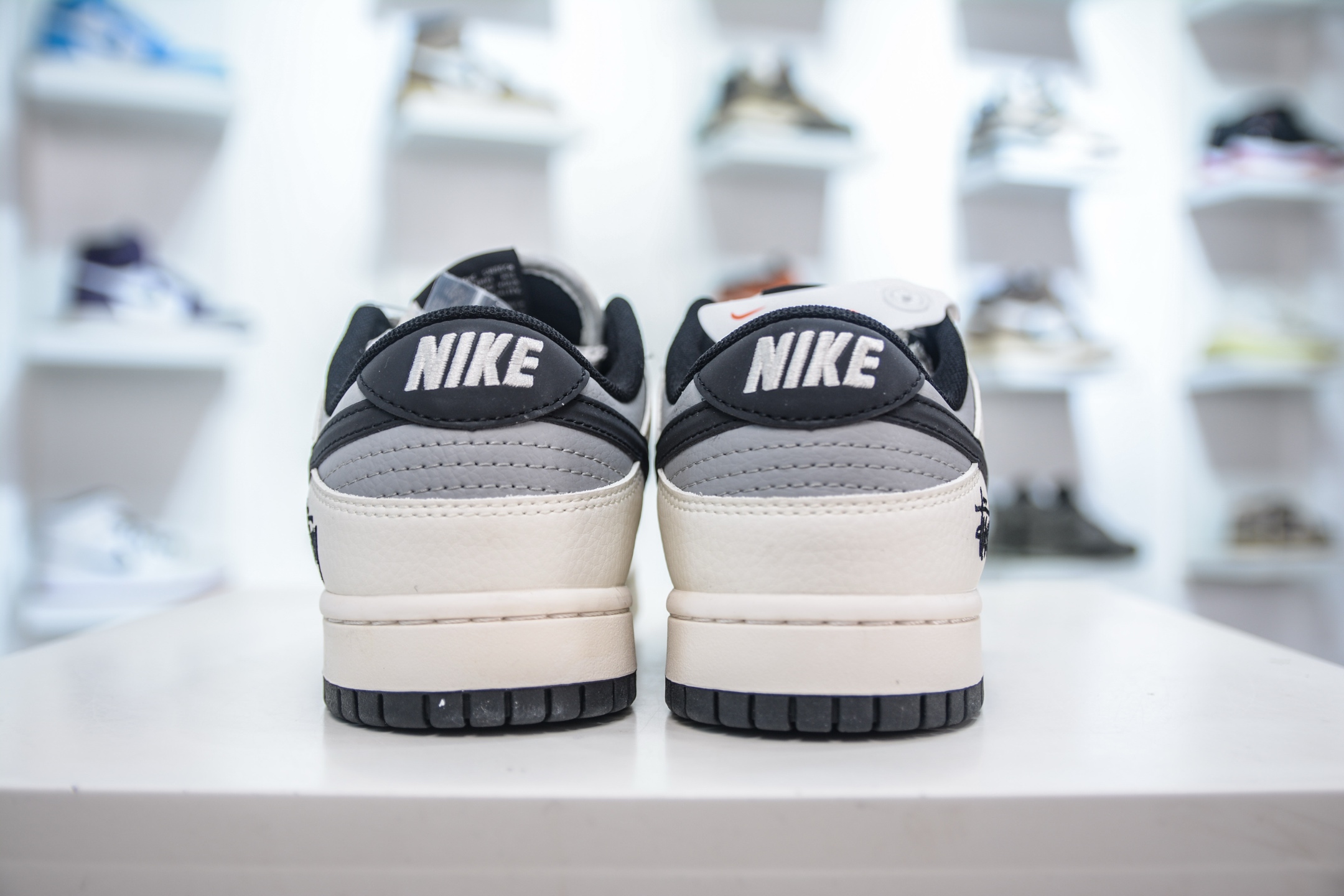 Nike SB Dunk Low x Stussy 斯图西-白灰黑立体勾 XS6089-537