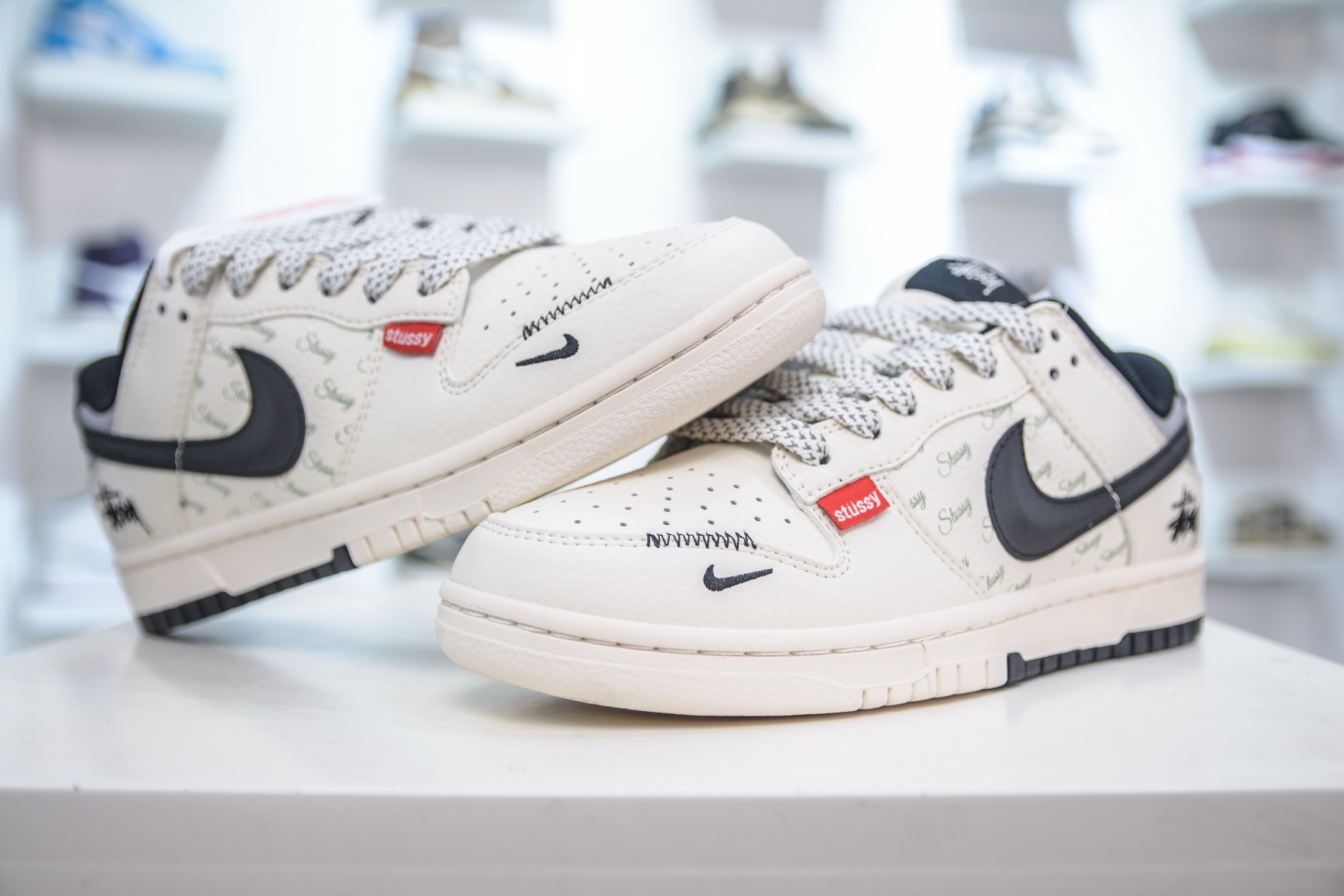 Nike SB Dunk Low x Stussy 斯图西-白灰黑立体勾 XS6089-537