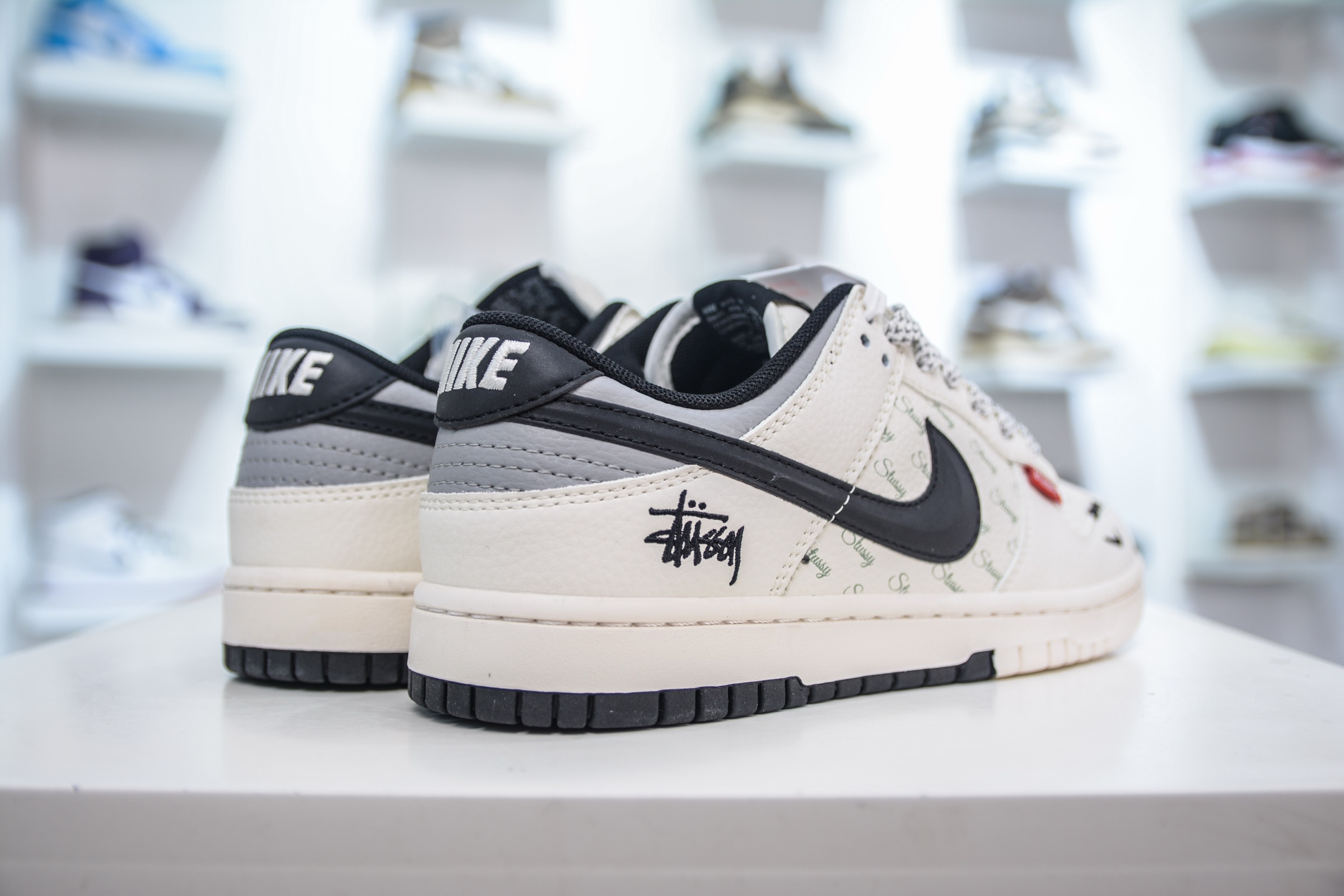 Nike SB Dunk Low x Stussy 斯图西-白灰黑立体勾 XS6089-537