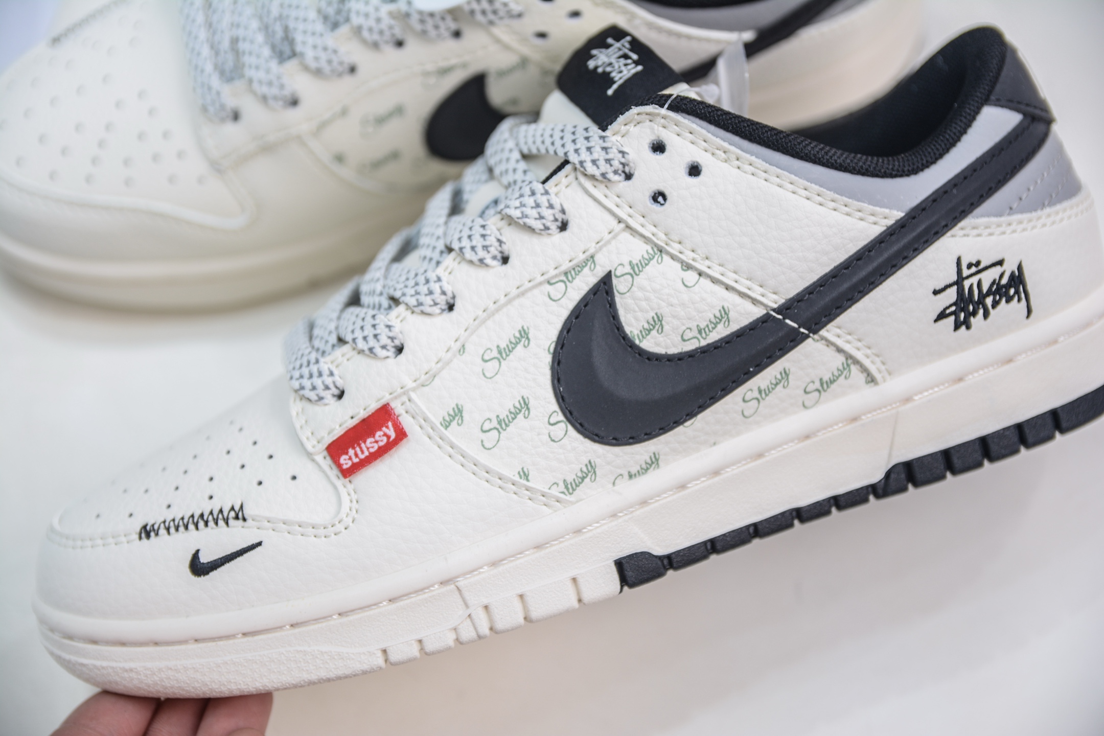 Nike SB Dunk Low x Stussy 斯图西-白灰黑立体勾 XS6089-537