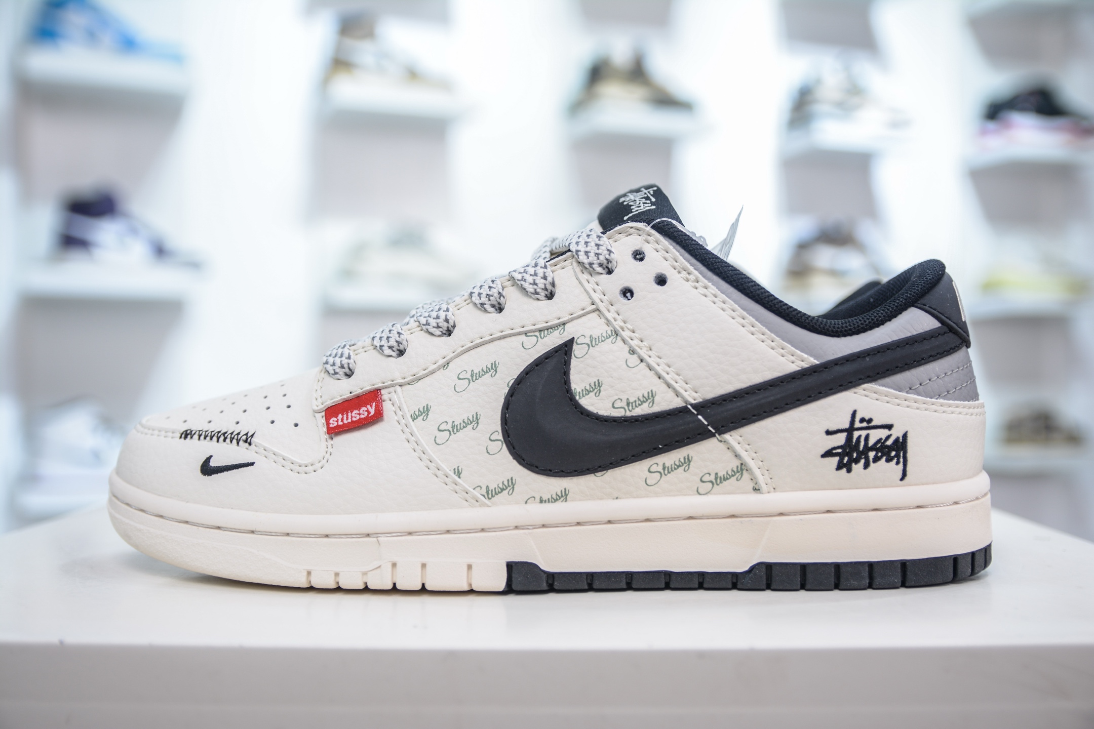 Nike SB Dunk Low x Stussy 斯图西-白灰黑立体勾 XS6089-537