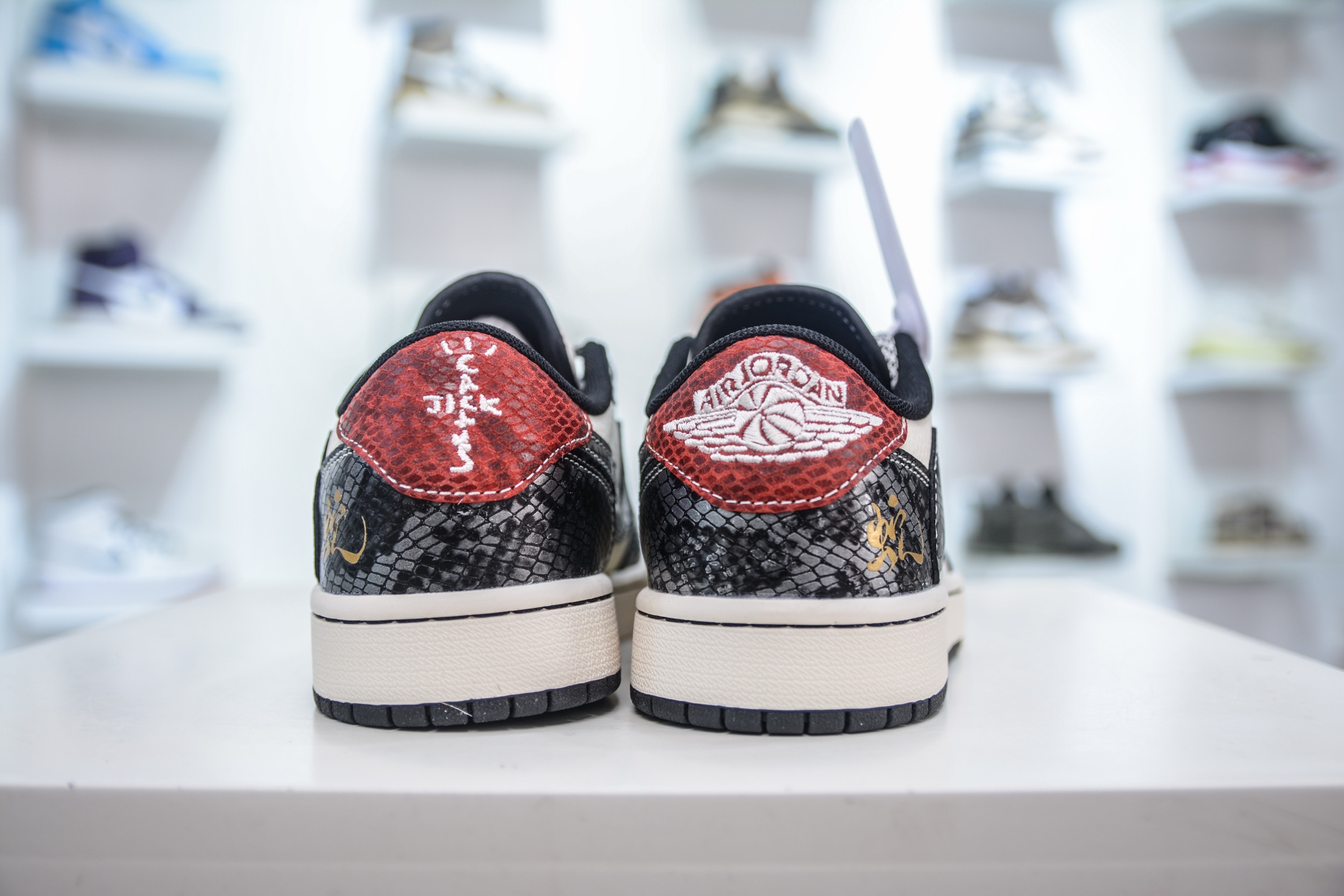 Travis Scott x Nike Air Jordan 1 Low 蛇年限定 双拼亮黑 YX5066-307