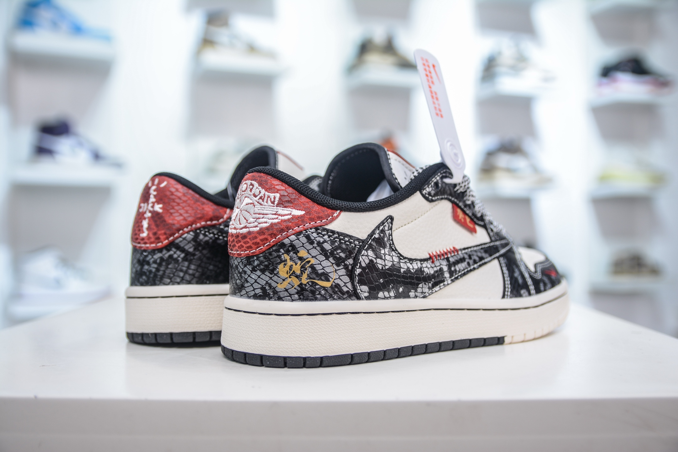 Travis Scott x Nike Air Jordan 1 Low 蛇年限定 双拼亮黑 YX5066-307