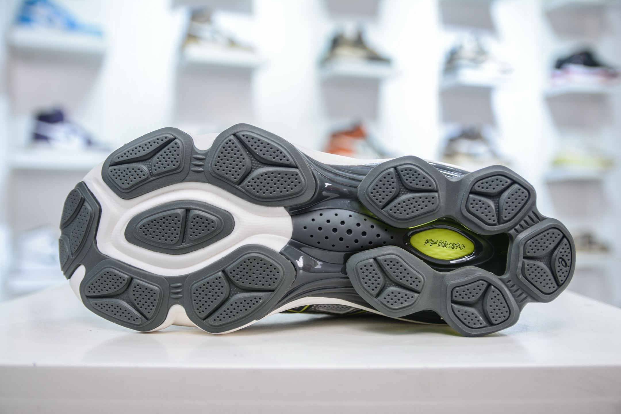 Asics Gel-Kinetic Fluent 亚瑟士运动休闲透气专业跑鞋 1203A591-020