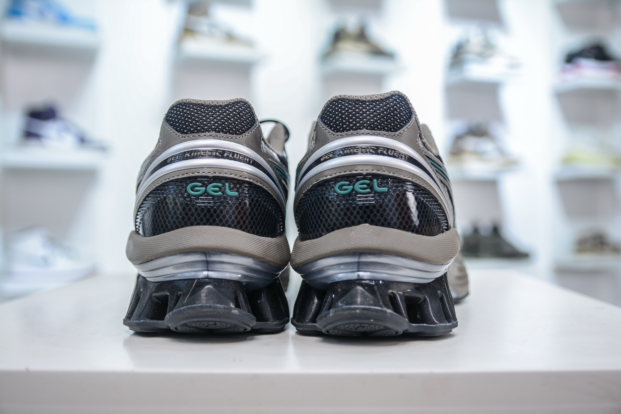 Asics Gel-Kinetic Fluent 亚瑟士运动休闲透气专业跑鞋 1203A737-002