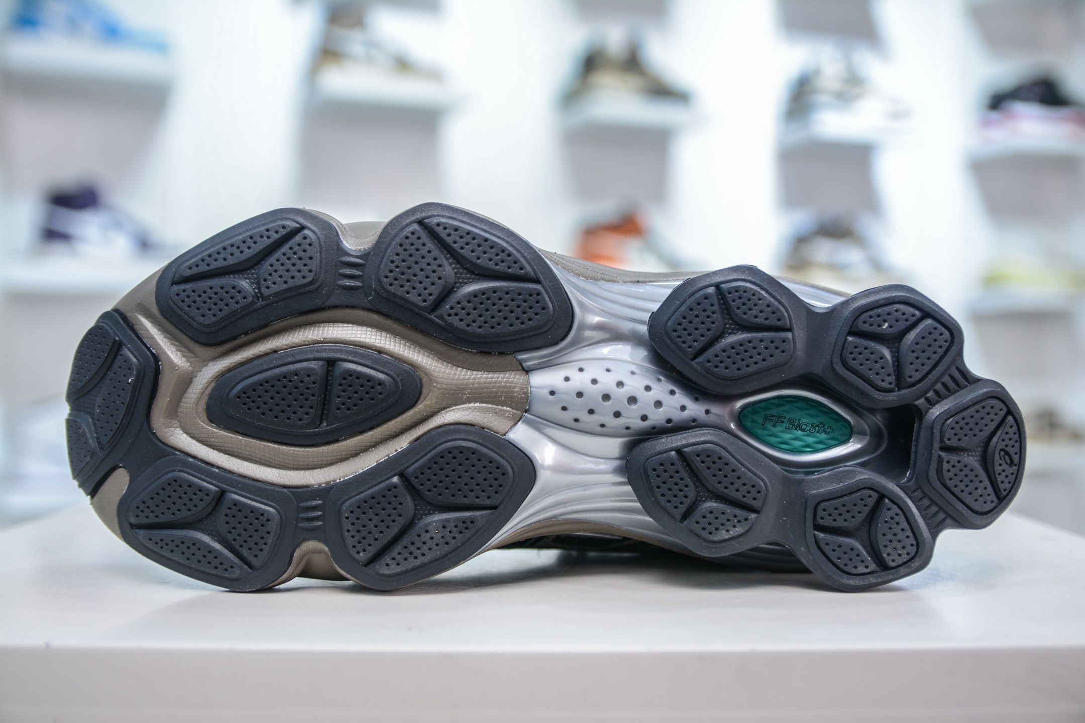 Asics Gel-Kinetic Fluent 亚瑟士运动休闲透气专业跑鞋 1203A737-002