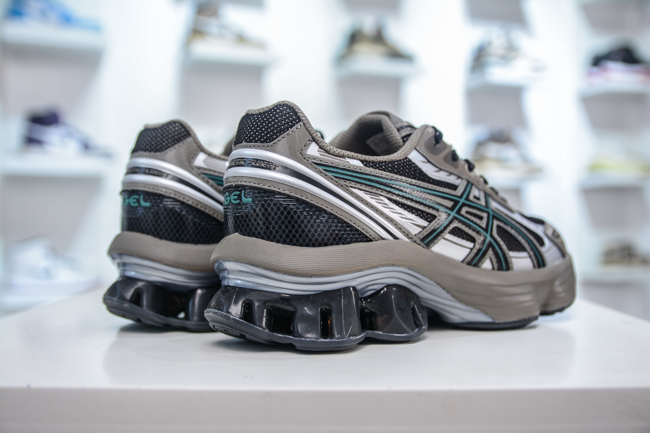 Asics Gel-Kinetic Fluent 亚瑟士运动休闲透气专业跑鞋 1203A737-002