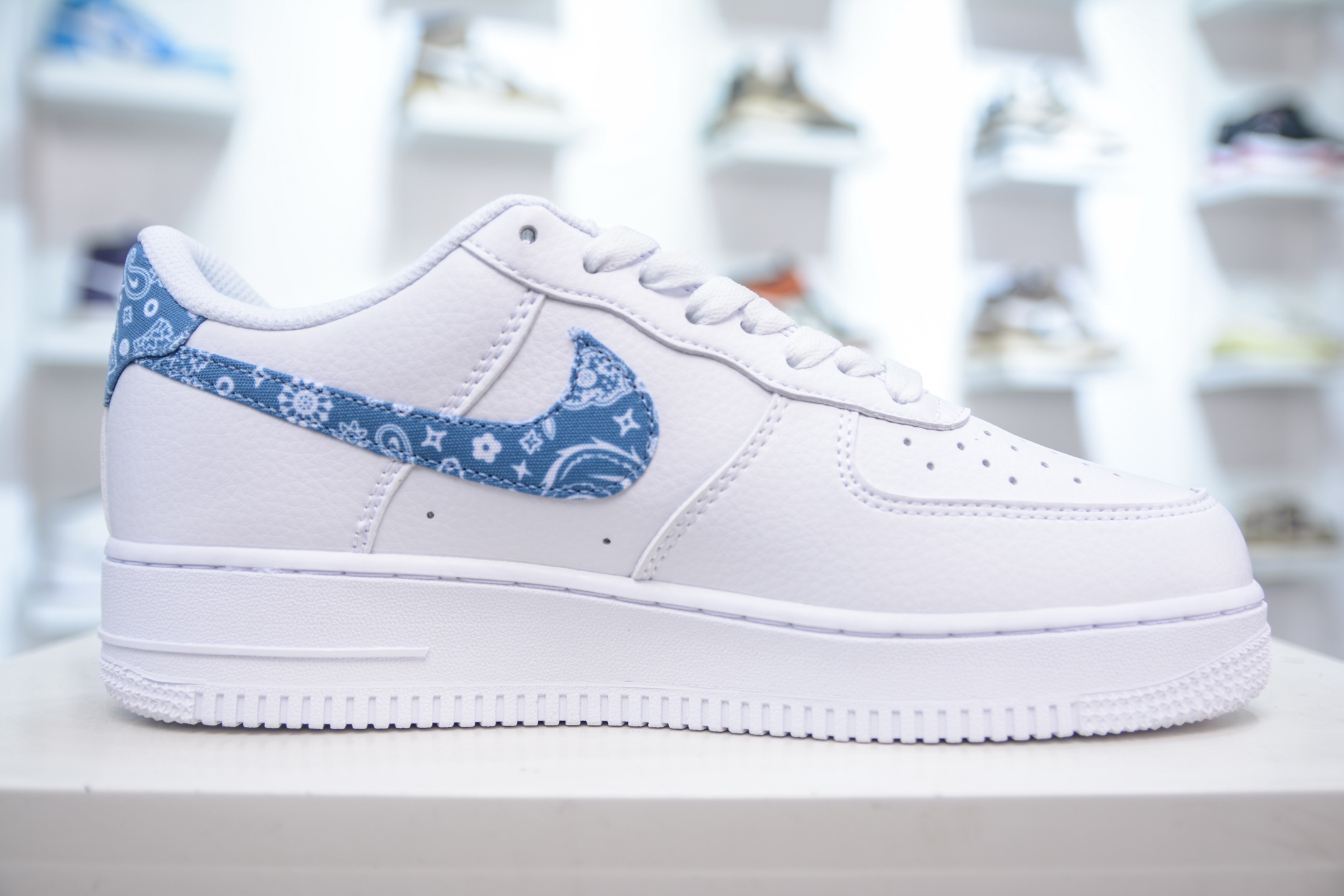 PB版 Nike Air Force 1 Low ”Paisley Swoosh”白蓝腰果花 空军一号低帮百搭休闲运动板鞋 DH4406-100