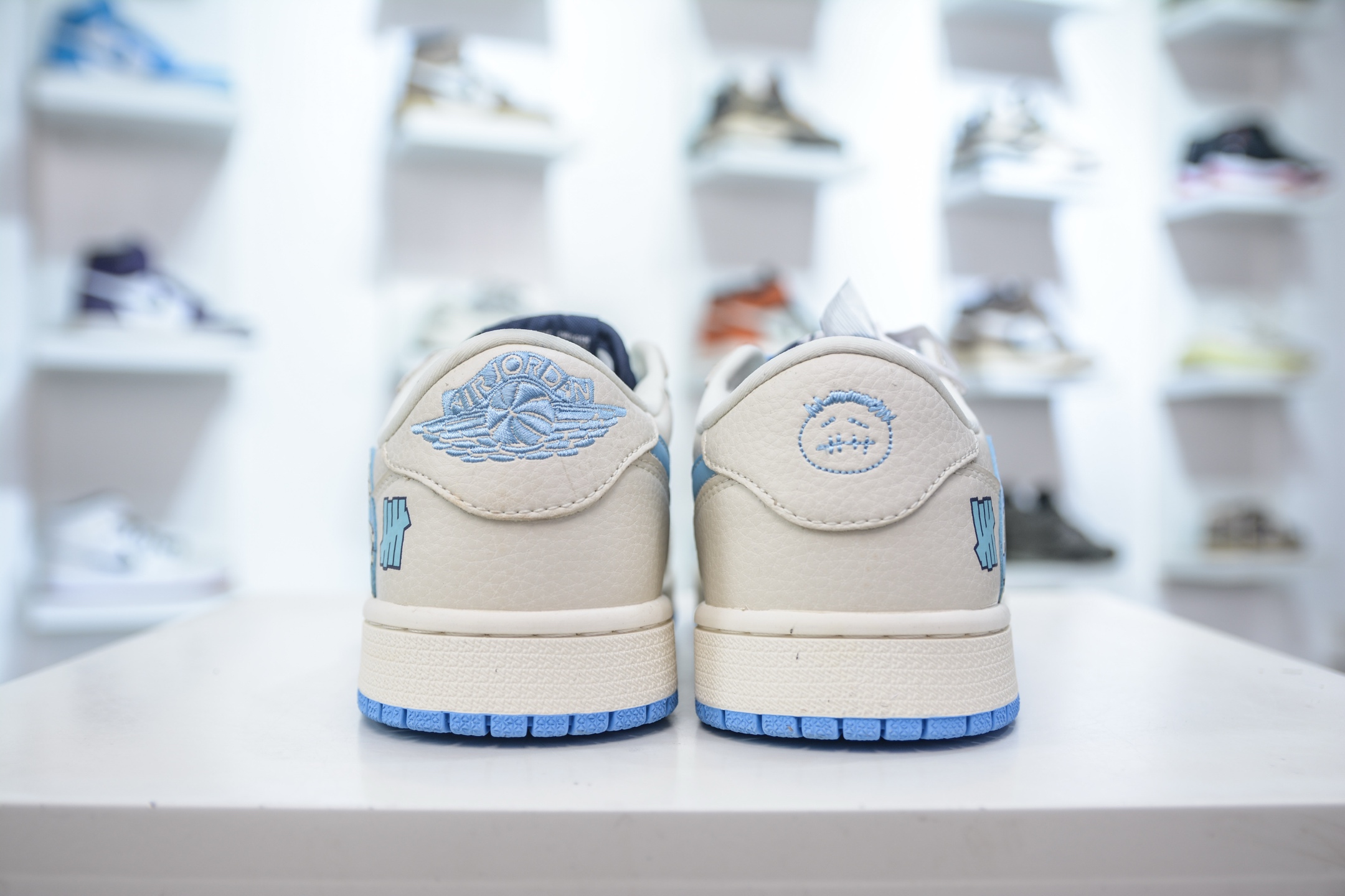 TS x Air Jordan x Undefeated AJ1 Low 倒钩低帮联名UND-米蓝英文勾 LD2025-013