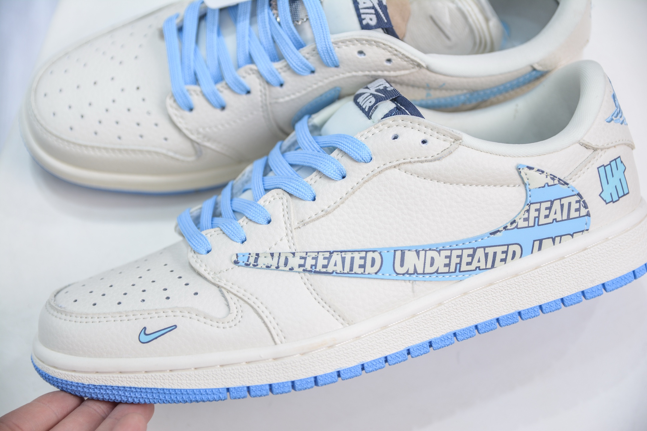 TS x Air Jordan x Undefeated AJ1 Low 倒钩低帮联名UND-米蓝英文勾 LD2025-013