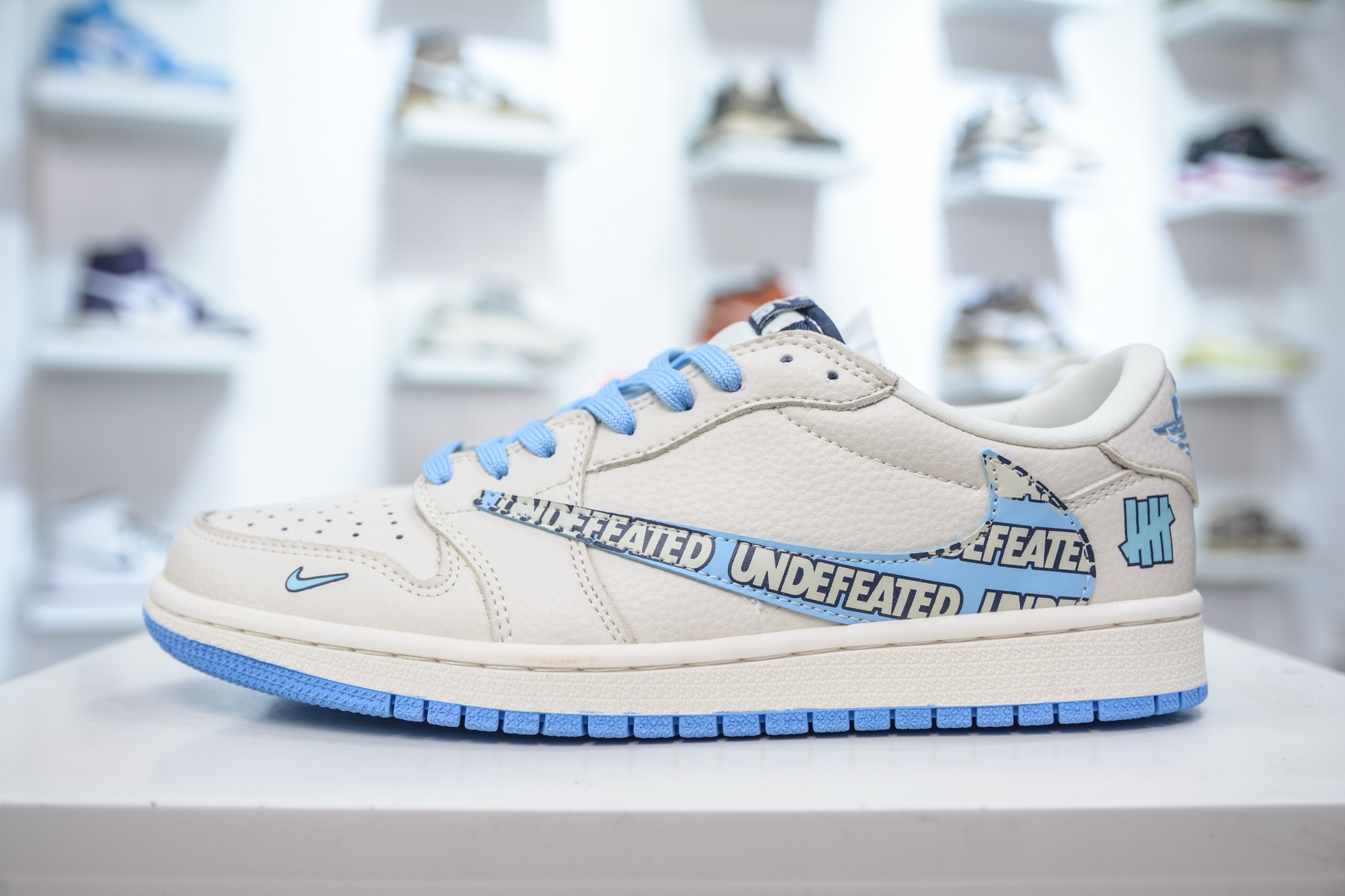 TS x Air Jordan x Undefeated AJ1 Low 倒钩低帮联名UND-米蓝英文勾 LD2025-013