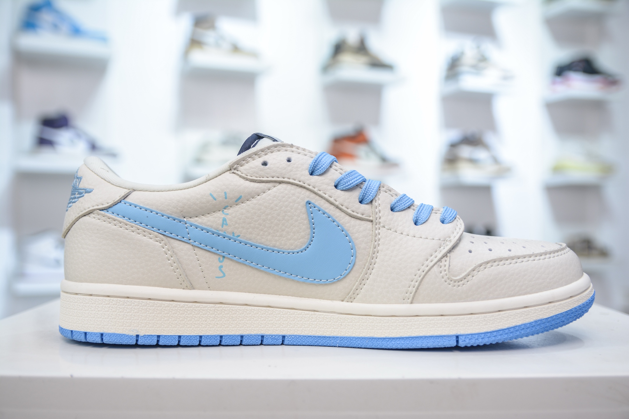 TS x Air Jordan x Undefeated AJ1 Low 倒钩低帮联名UND-米蓝英文勾 LD2025-013
