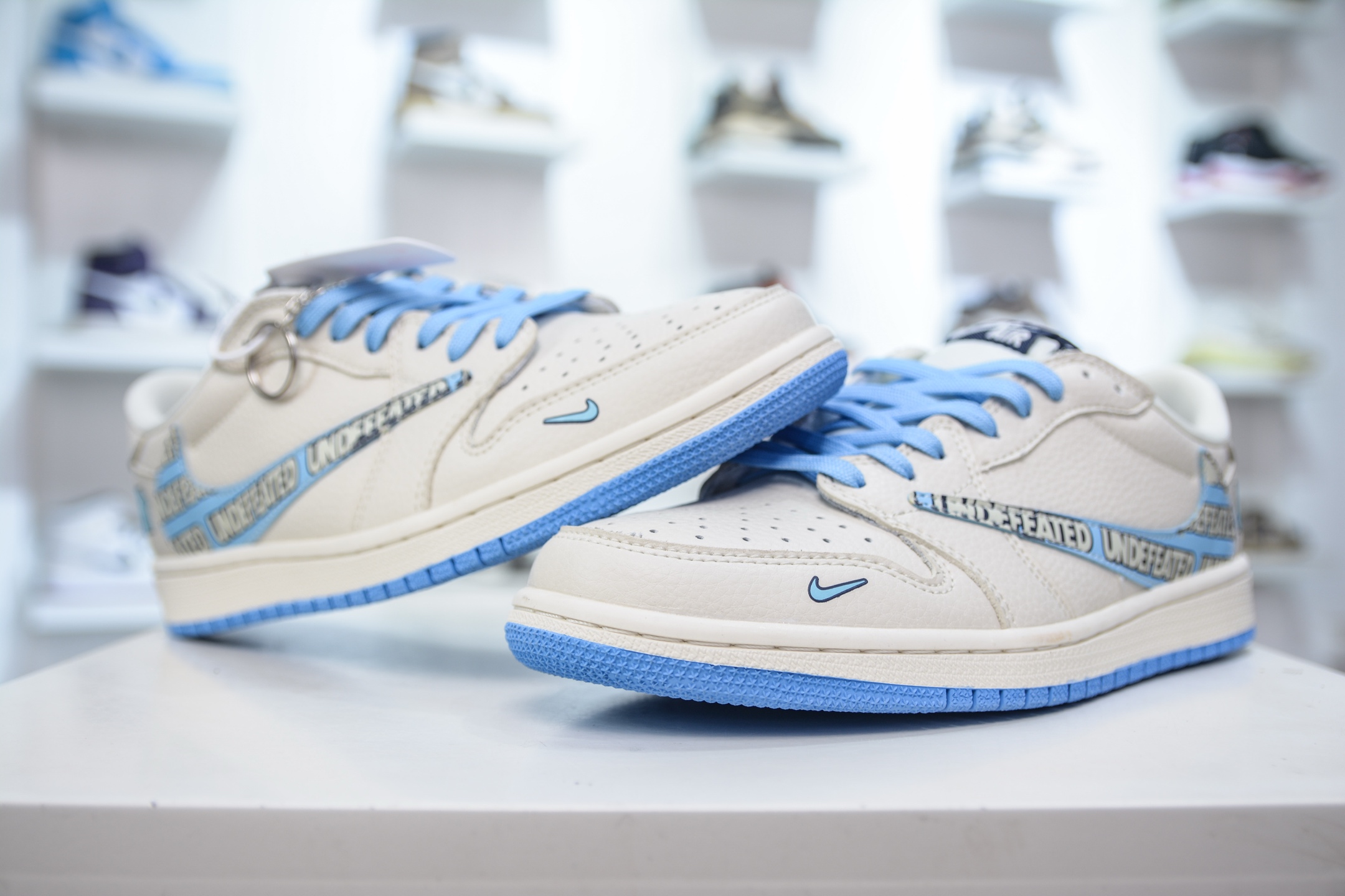 TS x Air Jordan x Undefeated AJ1 Low 倒钩低帮联名UND-米蓝英文勾 LD2025-013