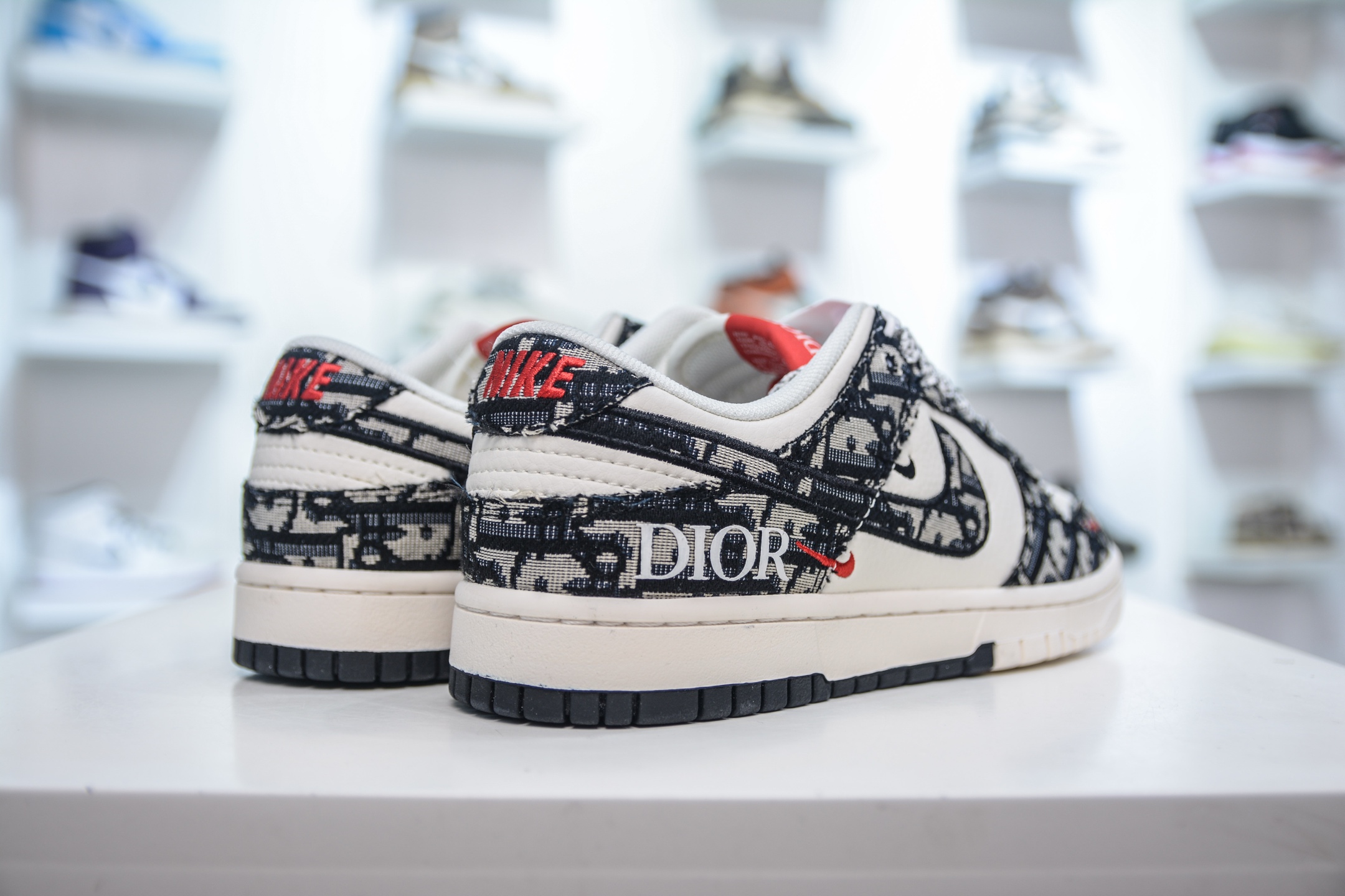 Dior x Nike SB Dunk Low 迪奥联名-黑白字母印花 SJ2558-015