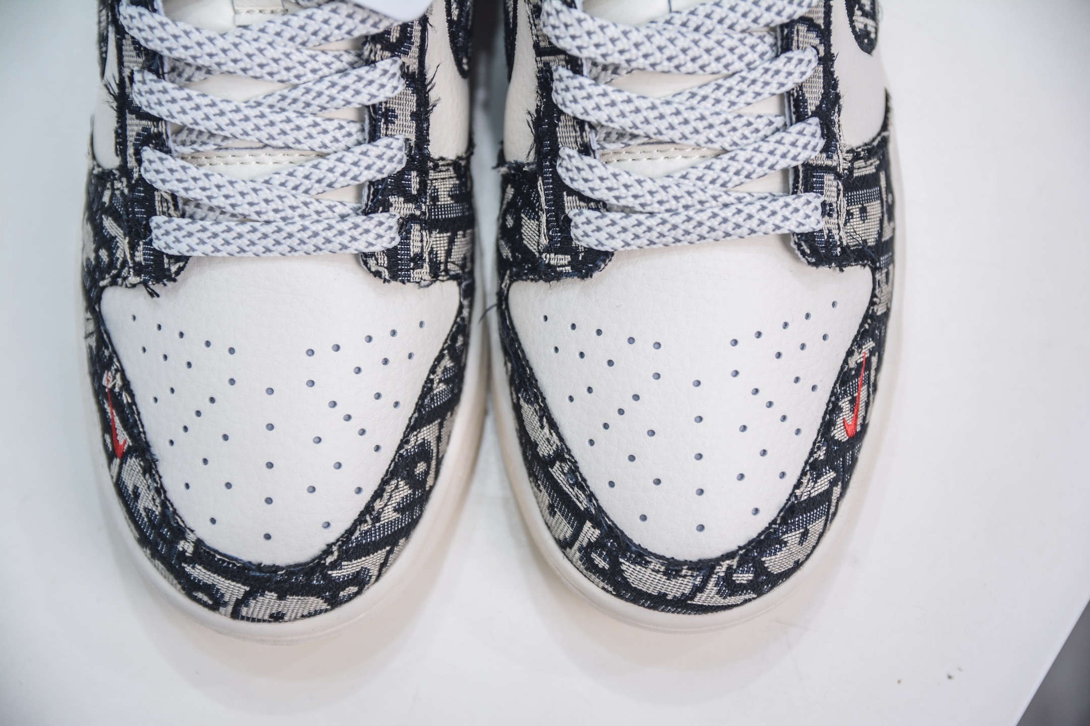 Dior x Nike SB Dunk Low 迪奥联名-黑白字母印花 SJ2558-015