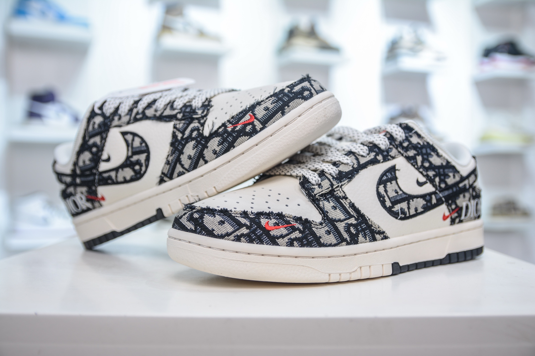 Dior x Nike SB Dunk Low 迪奥联名-黑白字母印花 SJ2558-015