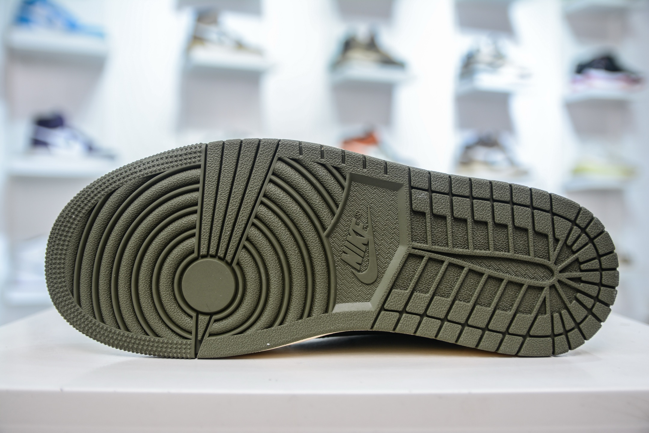 FK纯原 Travis Scott x Jordan Air Jordan 1 Low ”Medium Olive” 倒钩8.0 联名款 白橄榄绿 DM7866-200
