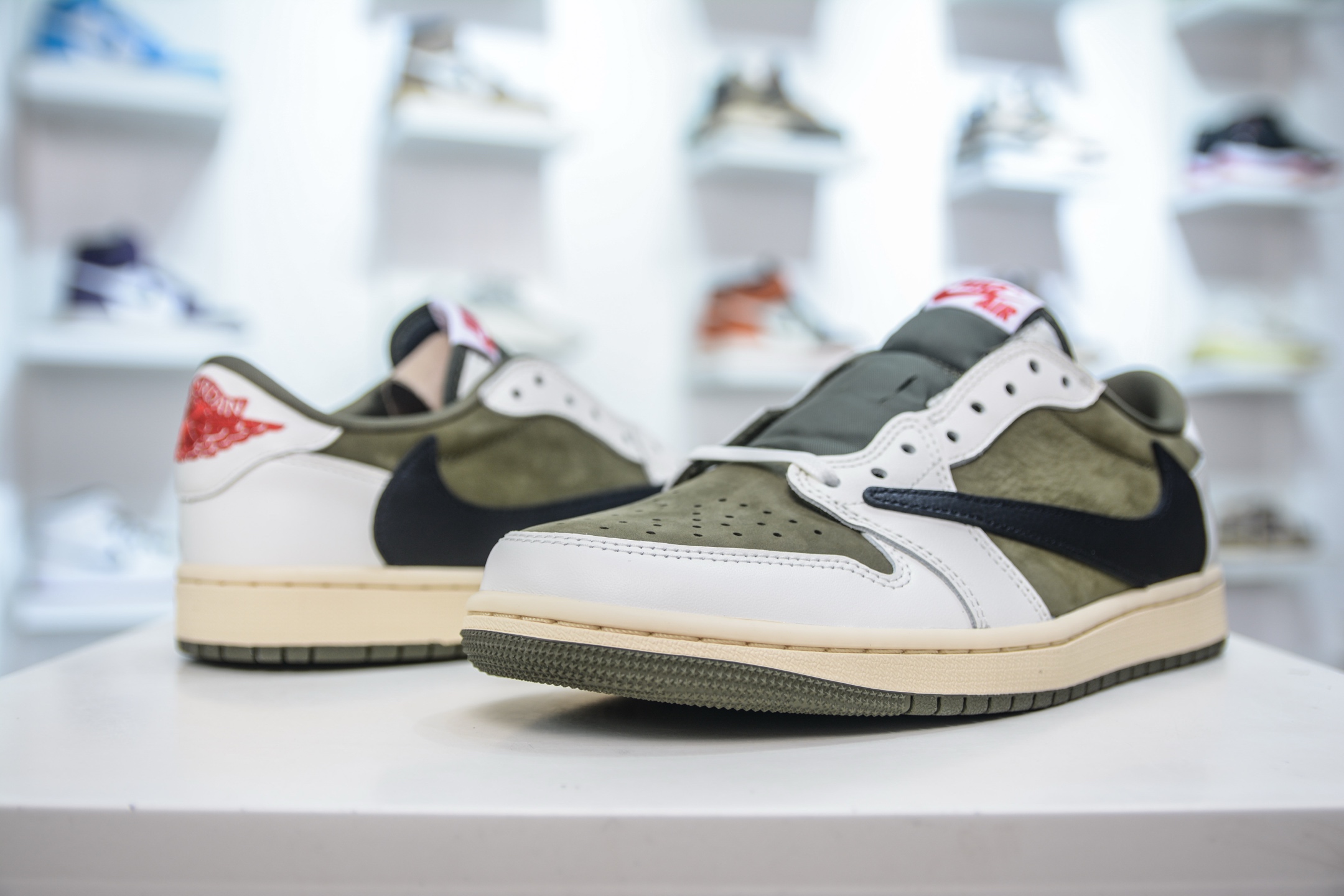 FK纯原 Travis Scott x Jordan Air Jordan 1 Low ”Medium Olive” 倒钩8.0 联名款 白橄榄绿 DM7866-200