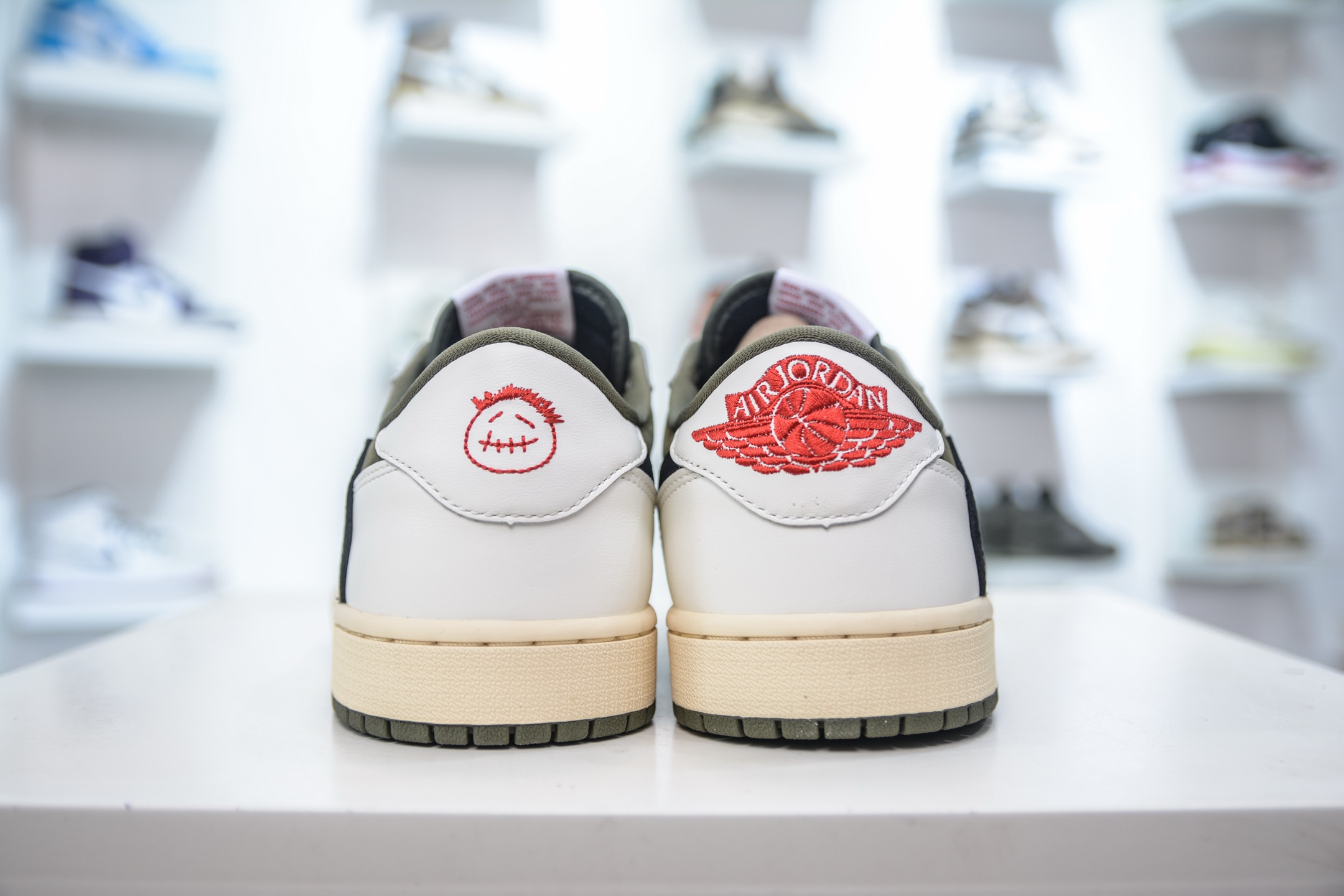 FK纯原 Travis Scott x Jordan Air Jordan 1 Low ”Medium Olive” 倒钩8.0 联名款 白橄榄绿 DM7866-200