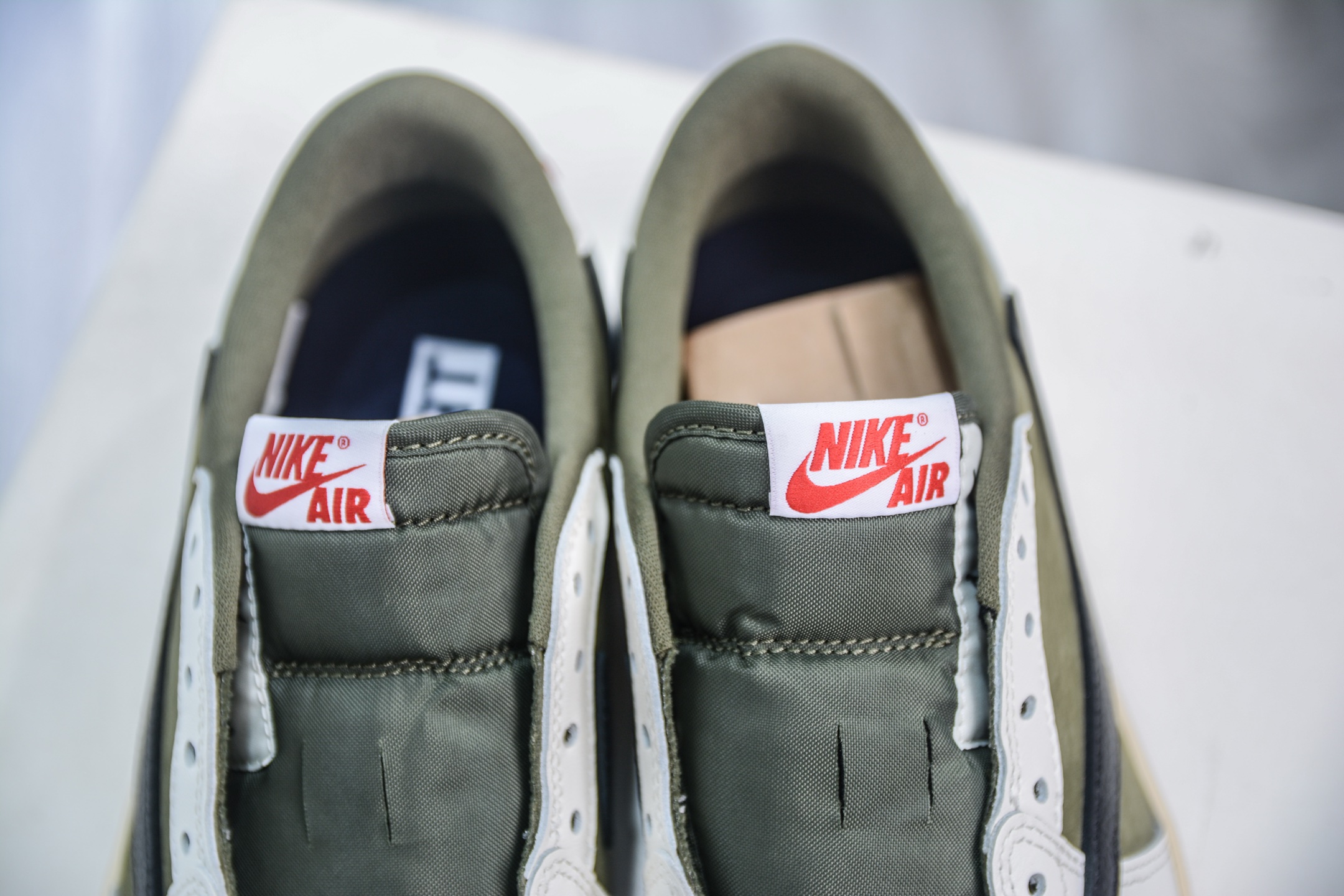 FK纯原 Travis Scott x Jordan Air Jordan 1 Low ”Medium Olive” 倒钩8.0 联名款 白橄榄绿 DM7866-200