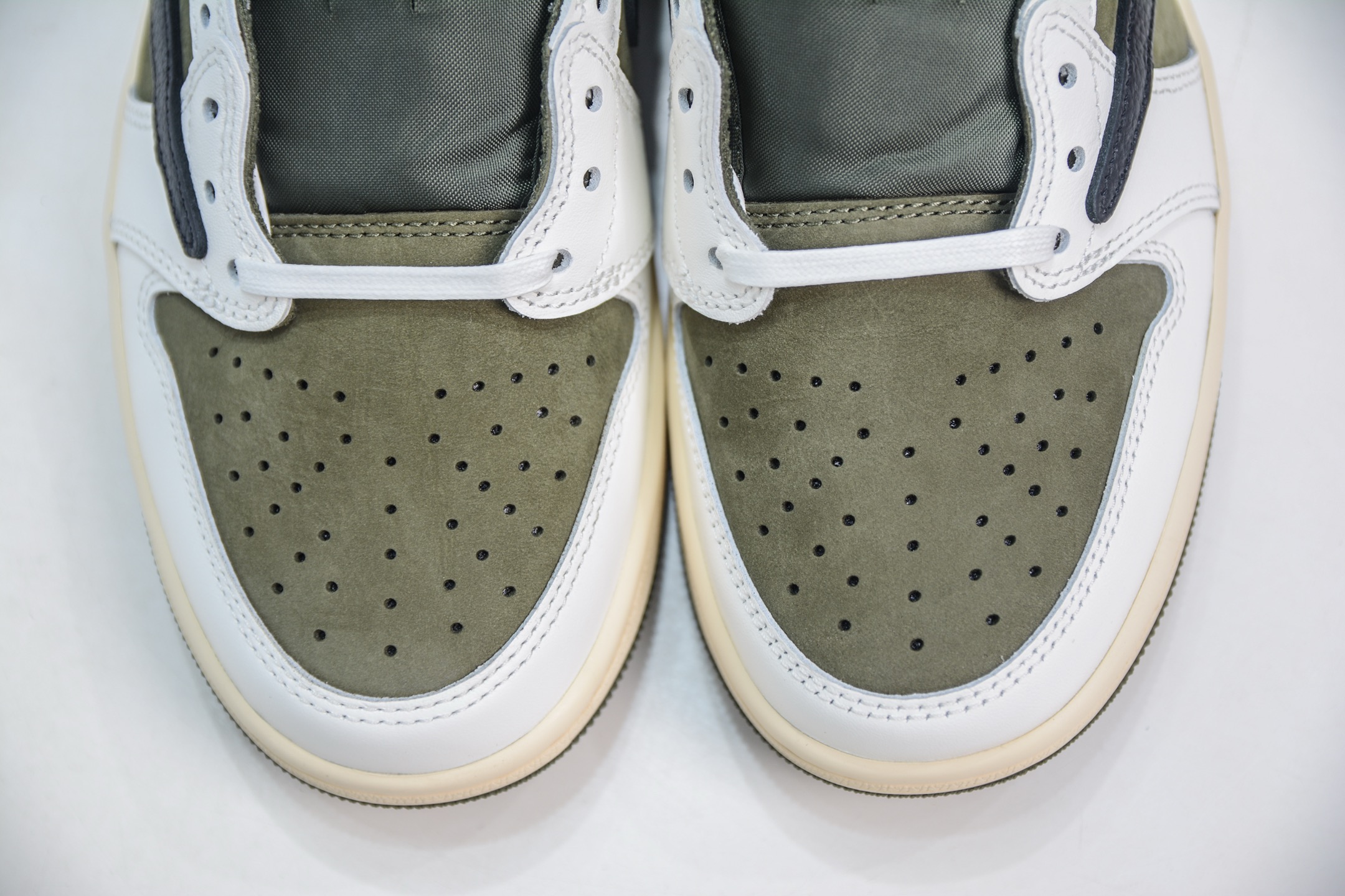 FK纯原 Travis Scott x Jordan Air Jordan 1 Low ”Medium Olive” 倒钩8.0 联名款 白橄榄绿 DM7866-200