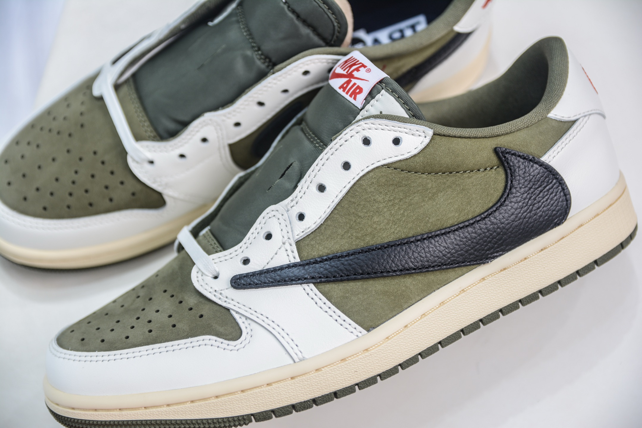 FK纯原 Travis Scott x Jordan Air Jordan 1 Low ”Medium Olive” 倒钩8.0 联名款 白橄榄绿 DM7866-200