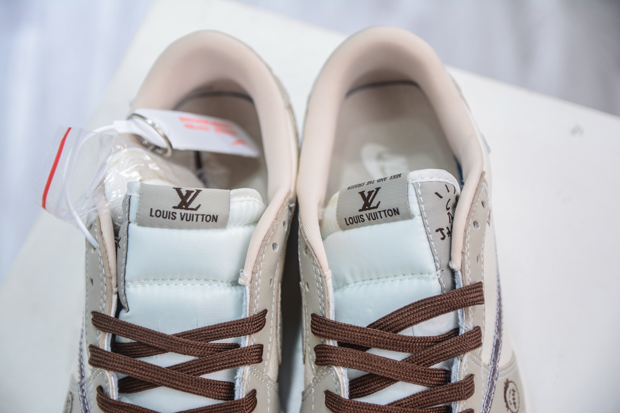 TS x Air Jordan x Louis Vuitton AJ1 Low 倒钩低帮LV联名-白棕印花 XS2024-060