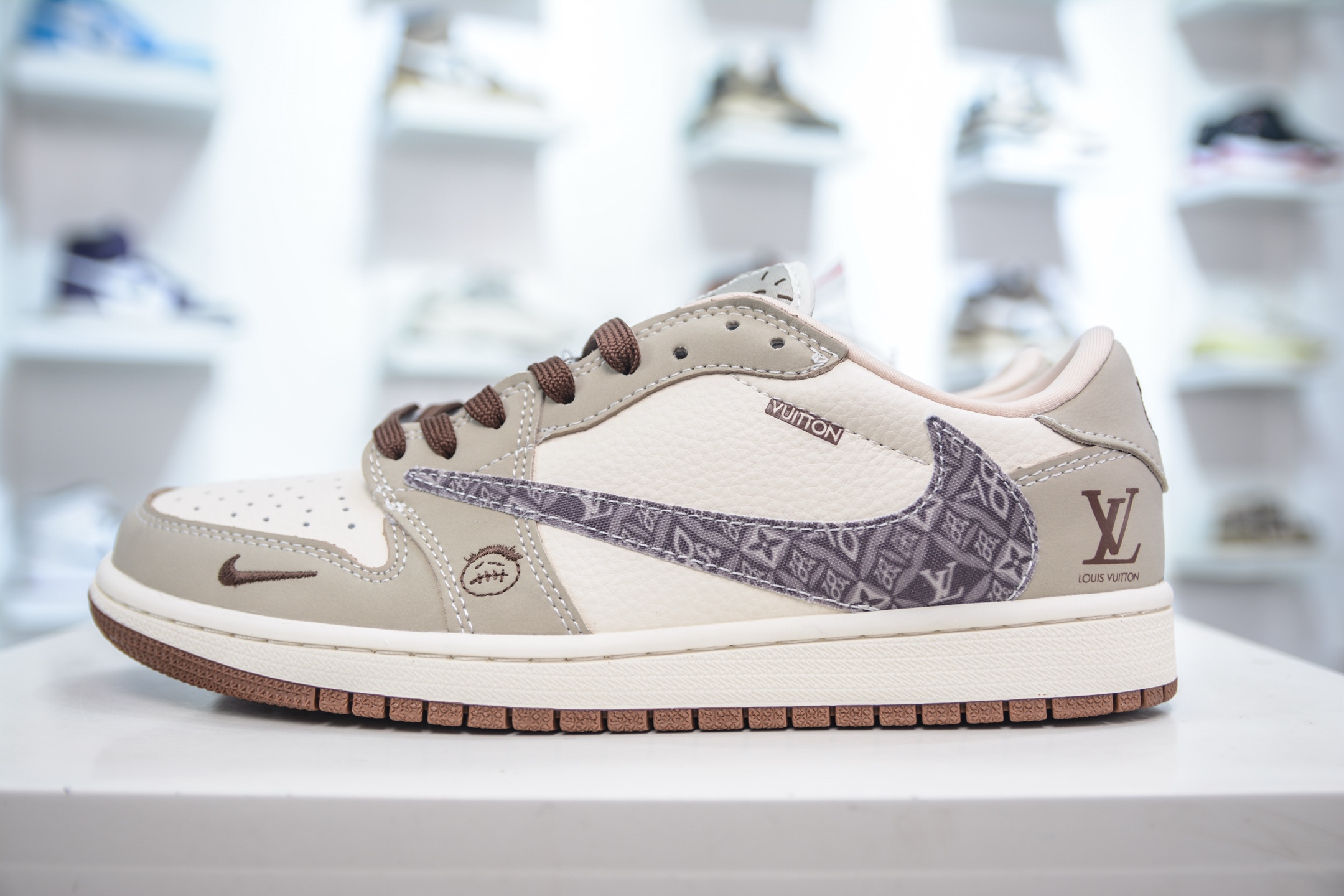 TS x Air Jordan x Louis Vuitton AJ1 Low 倒钩低帮LV联名-白棕印花 XS2024-060