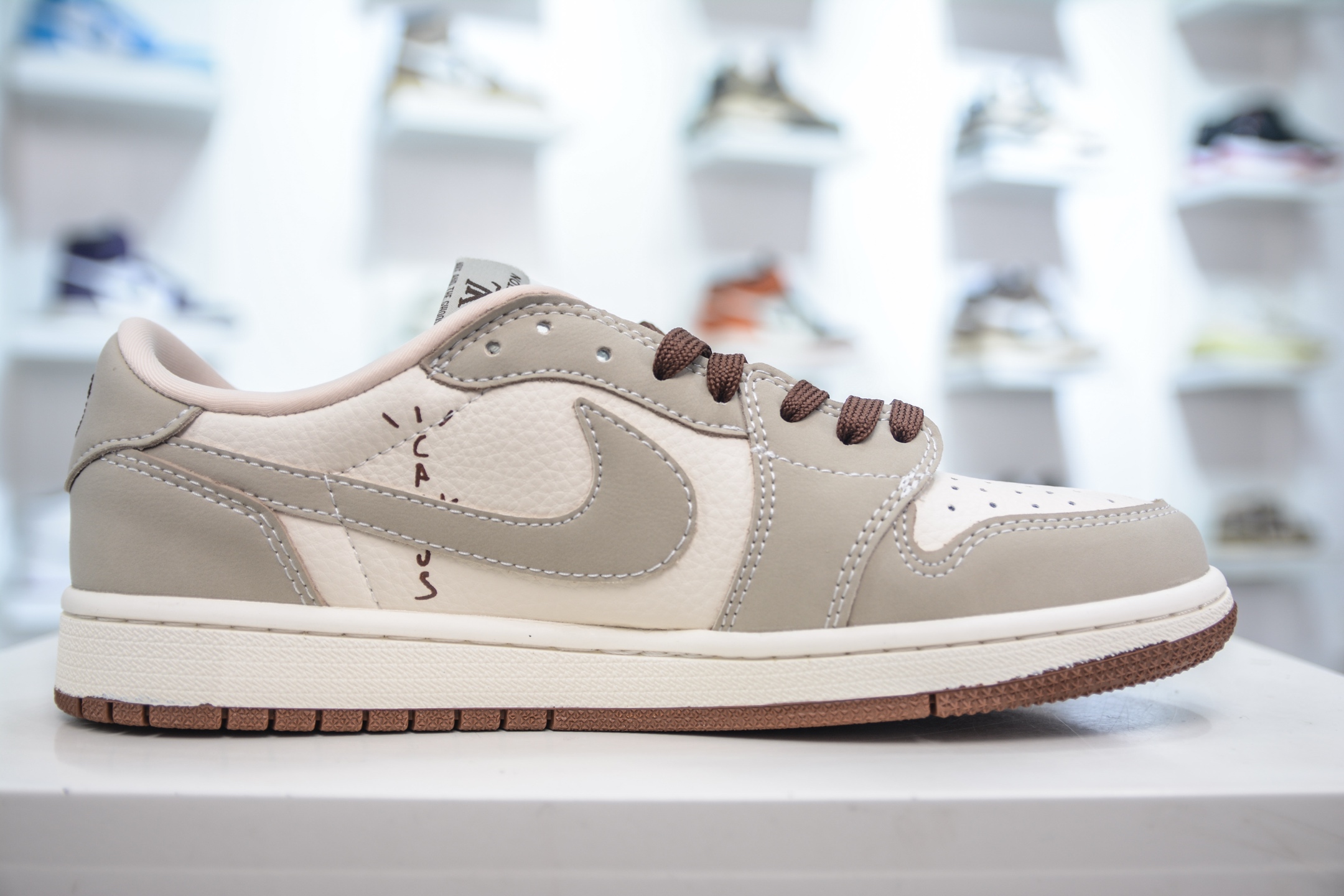 TS x Air Jordan x Louis Vuitton AJ1 Low 倒钩低帮LV联名-白棕印花 XS2024-060