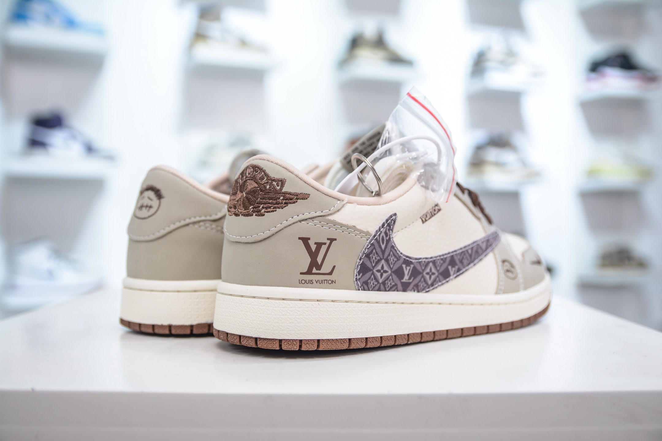 TS x Air Jordan x Louis Vuitton AJ1 Low 倒钩低帮LV联名-白棕印花 XS2024-060