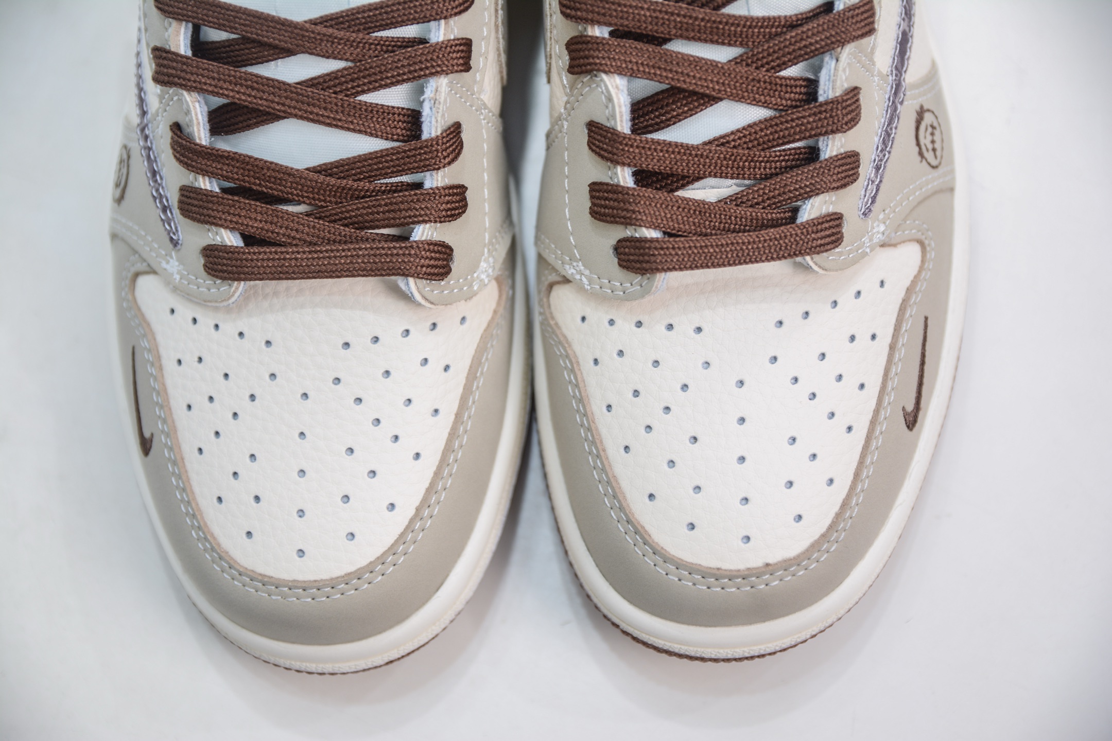 TS x Air Jordan x Louis Vuitton AJ1 Low 倒钩低帮LV联名-白棕印花 XS2024-060