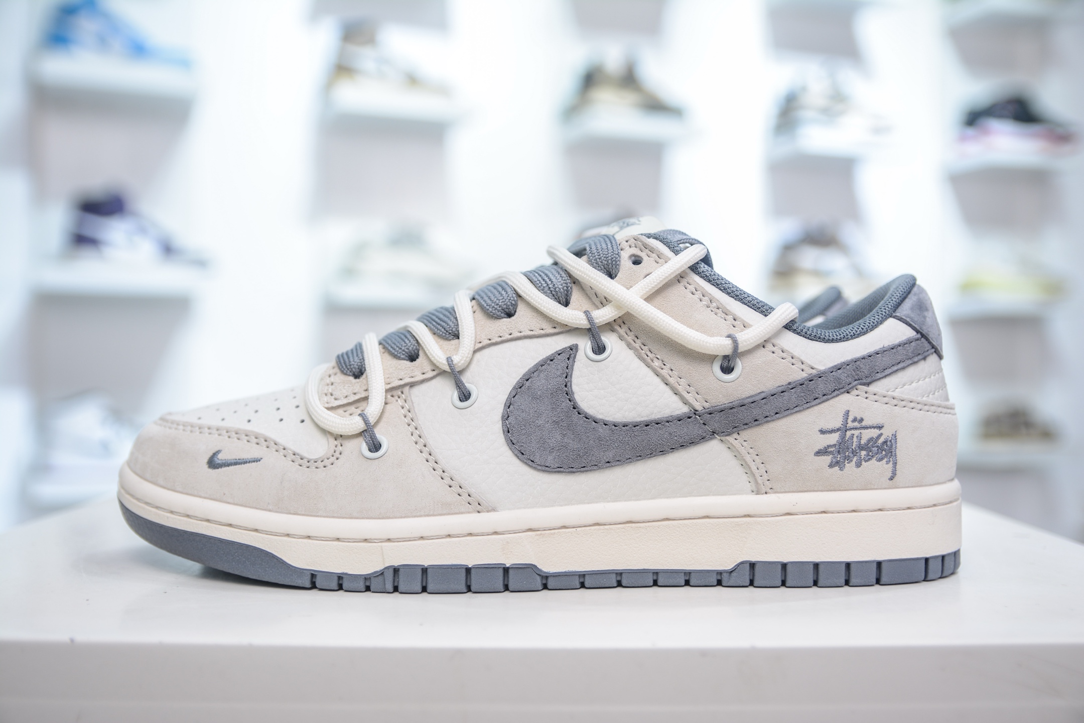 Nike SB Dunk Low x Stussy 斯图西联名-白棕灰绑带 DM6868-093